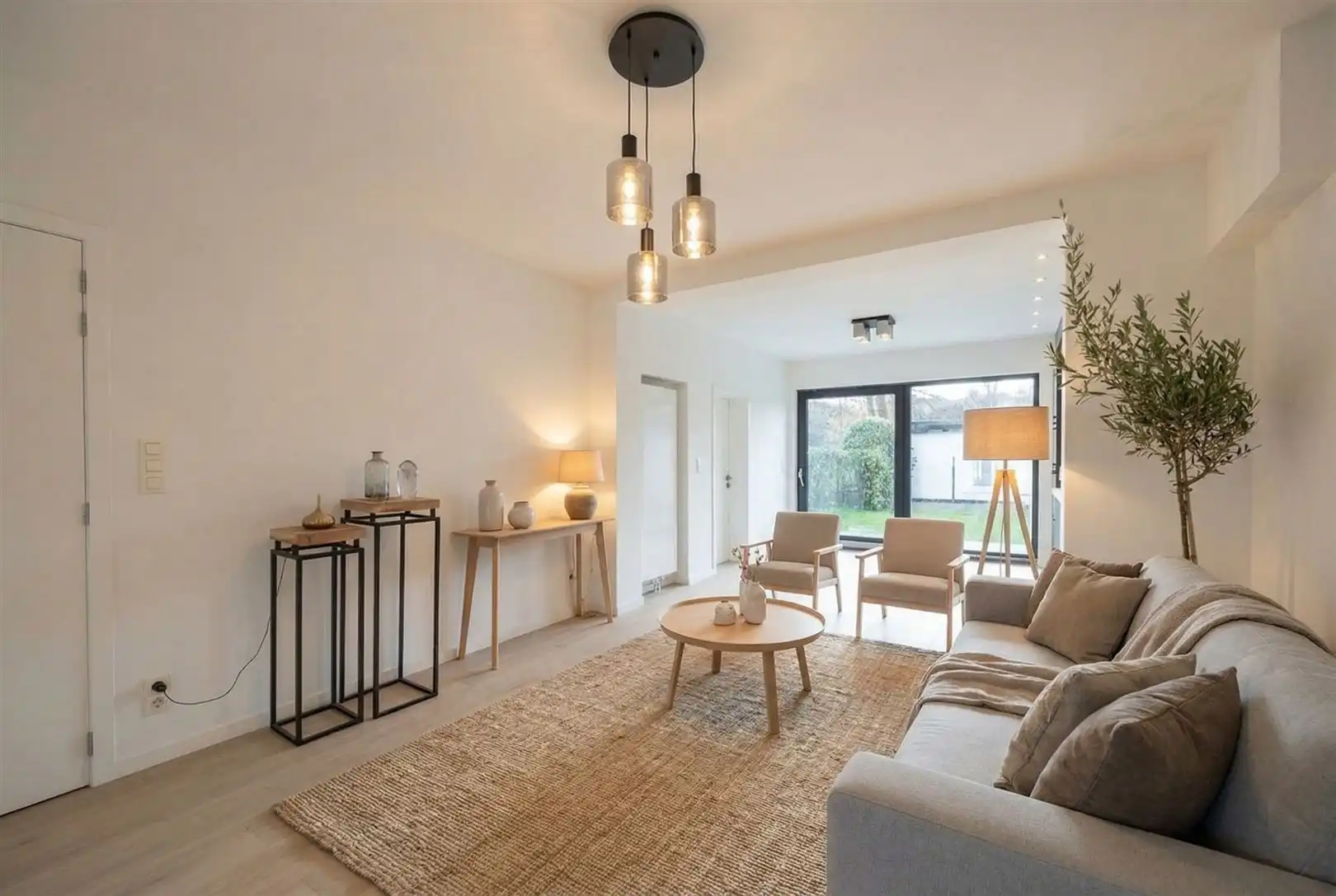 Gerenoveerde woning in zeer geliefde straat in centrum!  foto 4