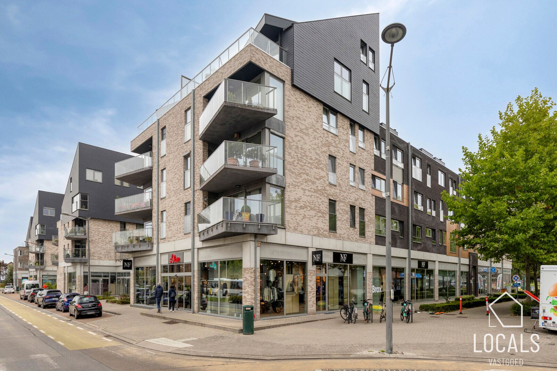 Ruim 2-slpk appartement met terras in centrum Ninove foto 2