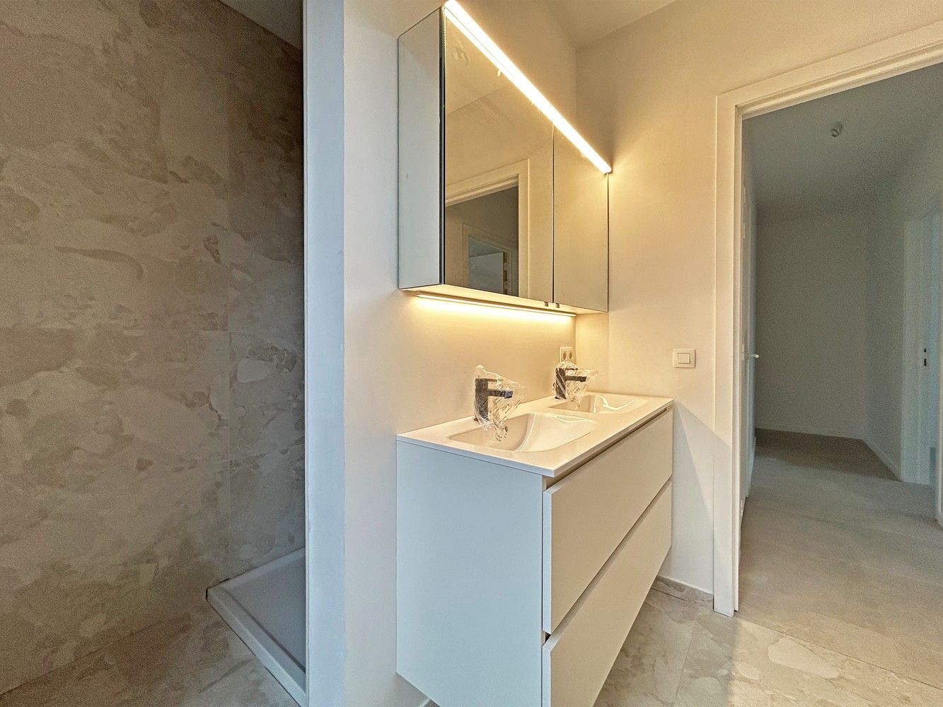 Lichtrijk en energiezuinig appartement met terras in Residentie Bo foto 11