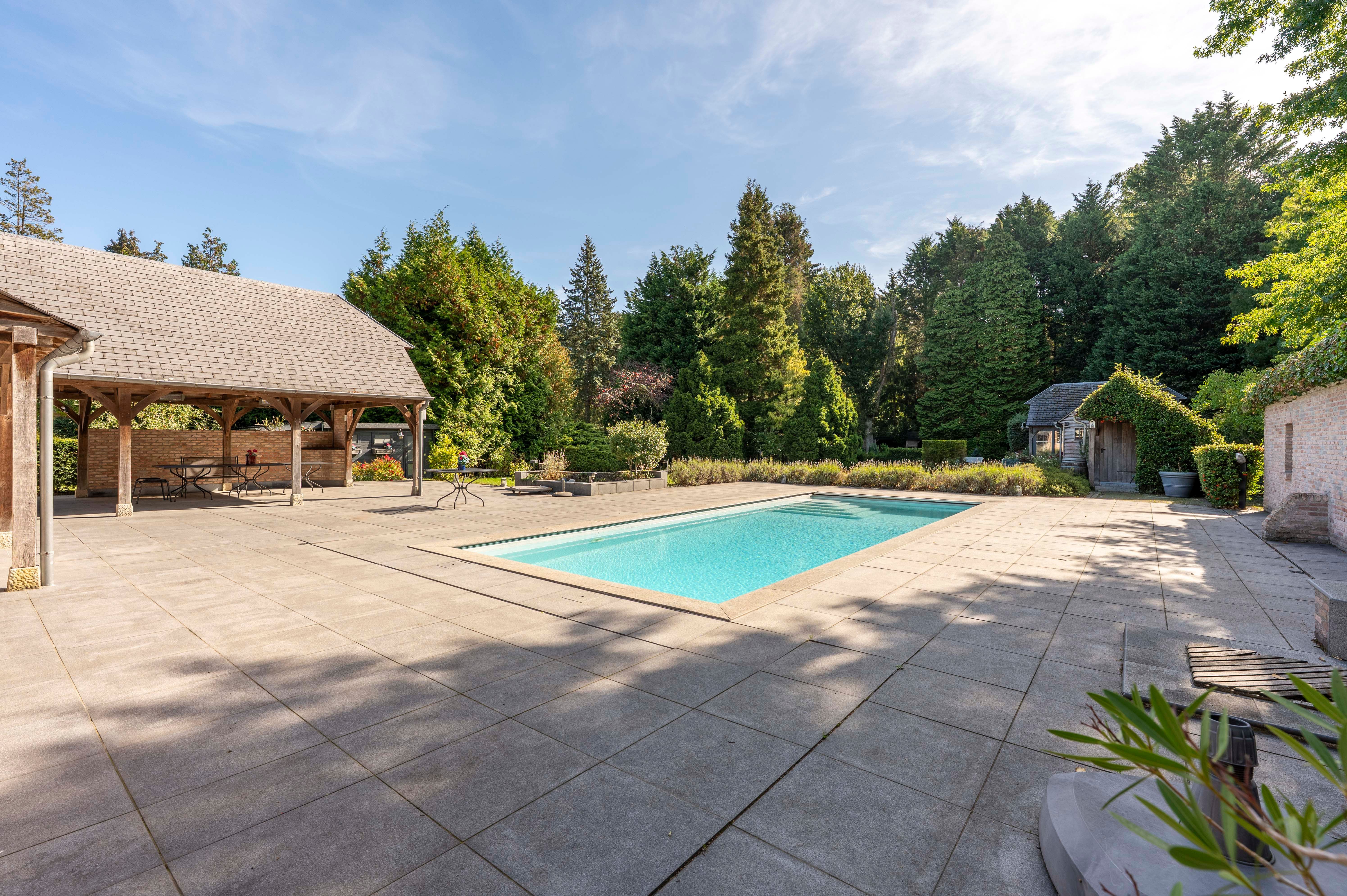 Instapklare laagbouwvilla nabij het centrum van Brasschaat. foto 21