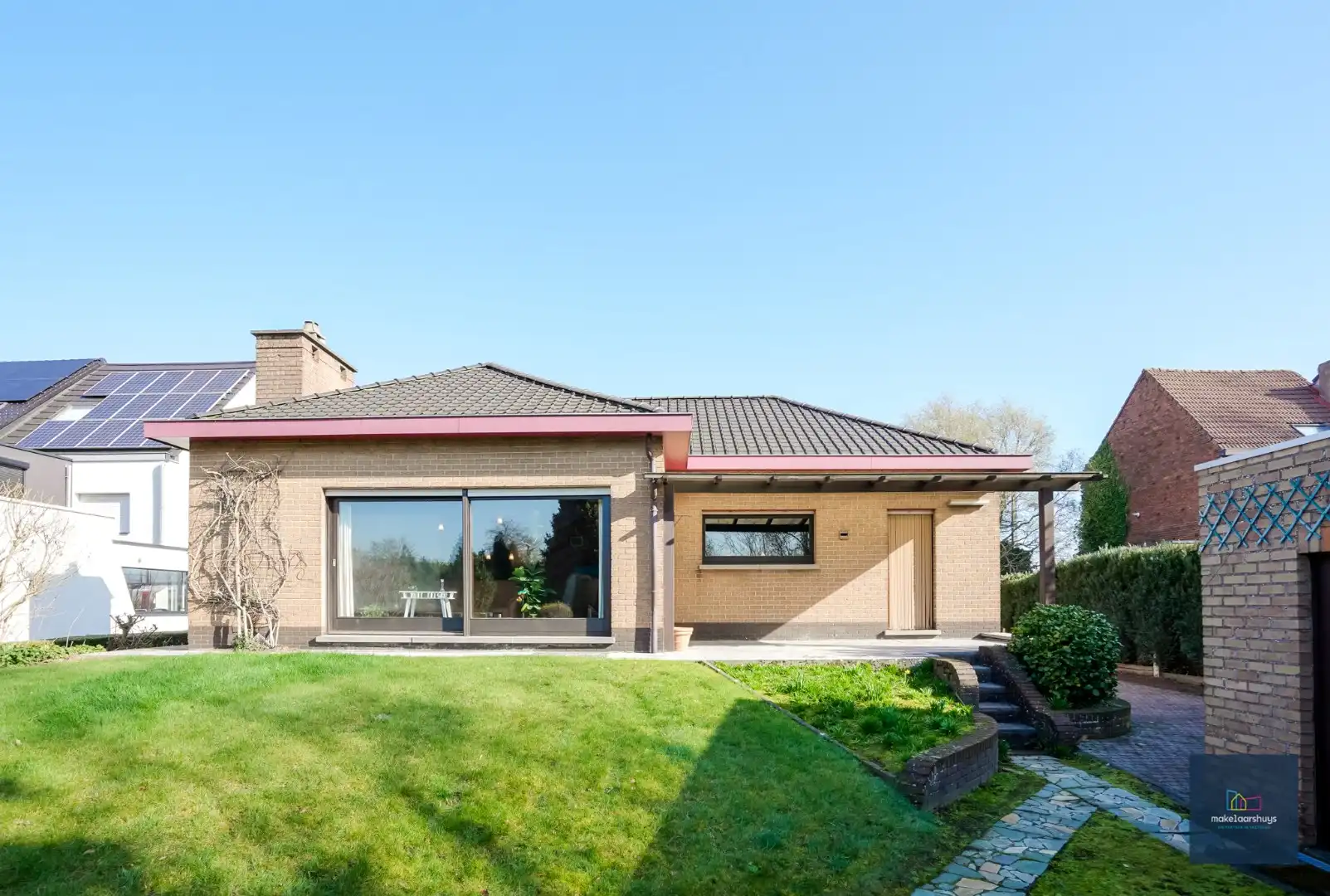 Ruime bungalow met garage op 1980m² grond  foto 22