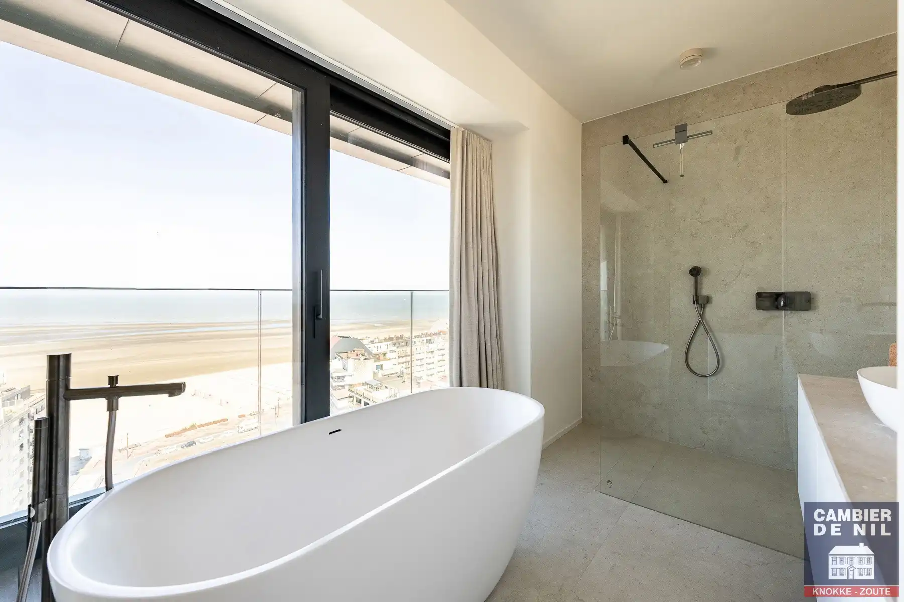 Luxueus nieuwbouw appartement met panoramisch uitzicht over Knokke-Heist, hinterland en zee foto 16