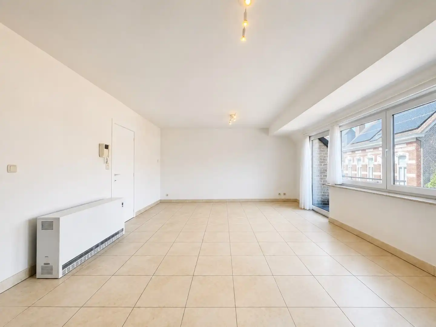 Opgefrist 2-slaapkamerappartement met 2 terrassen en garagebox in centrum Knesselare foto 3