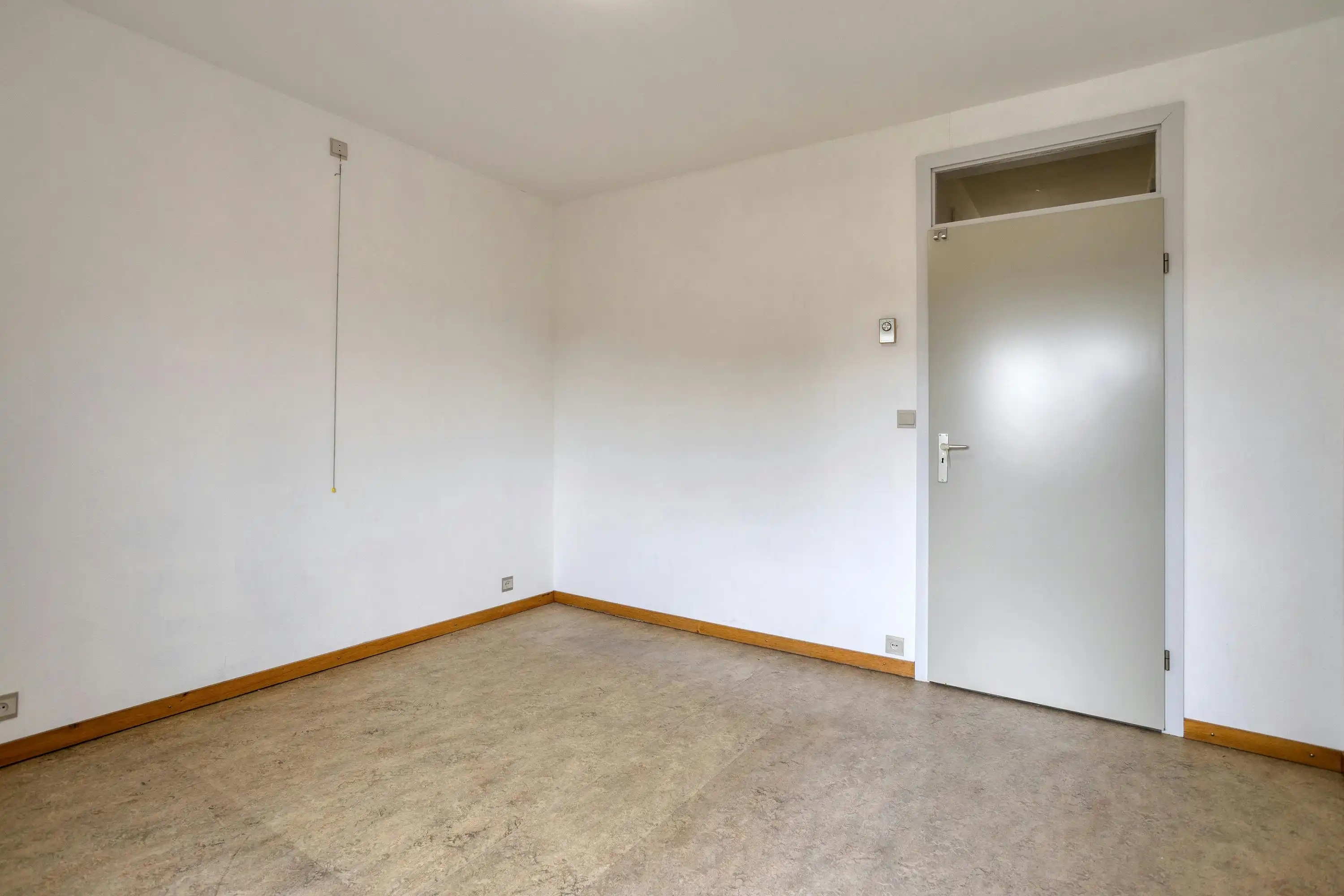Appartement met vier kamers en garage te koop in Ieper foto 9