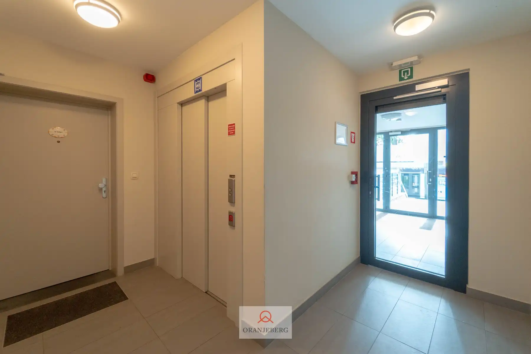 Gelijkvloers 3 slpk appartement met groot terras vlakbij Station foto 28