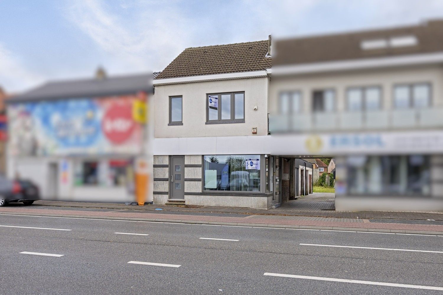 Appartement met één slaapkamer, terras en inpandige garage te Rekem foto 1