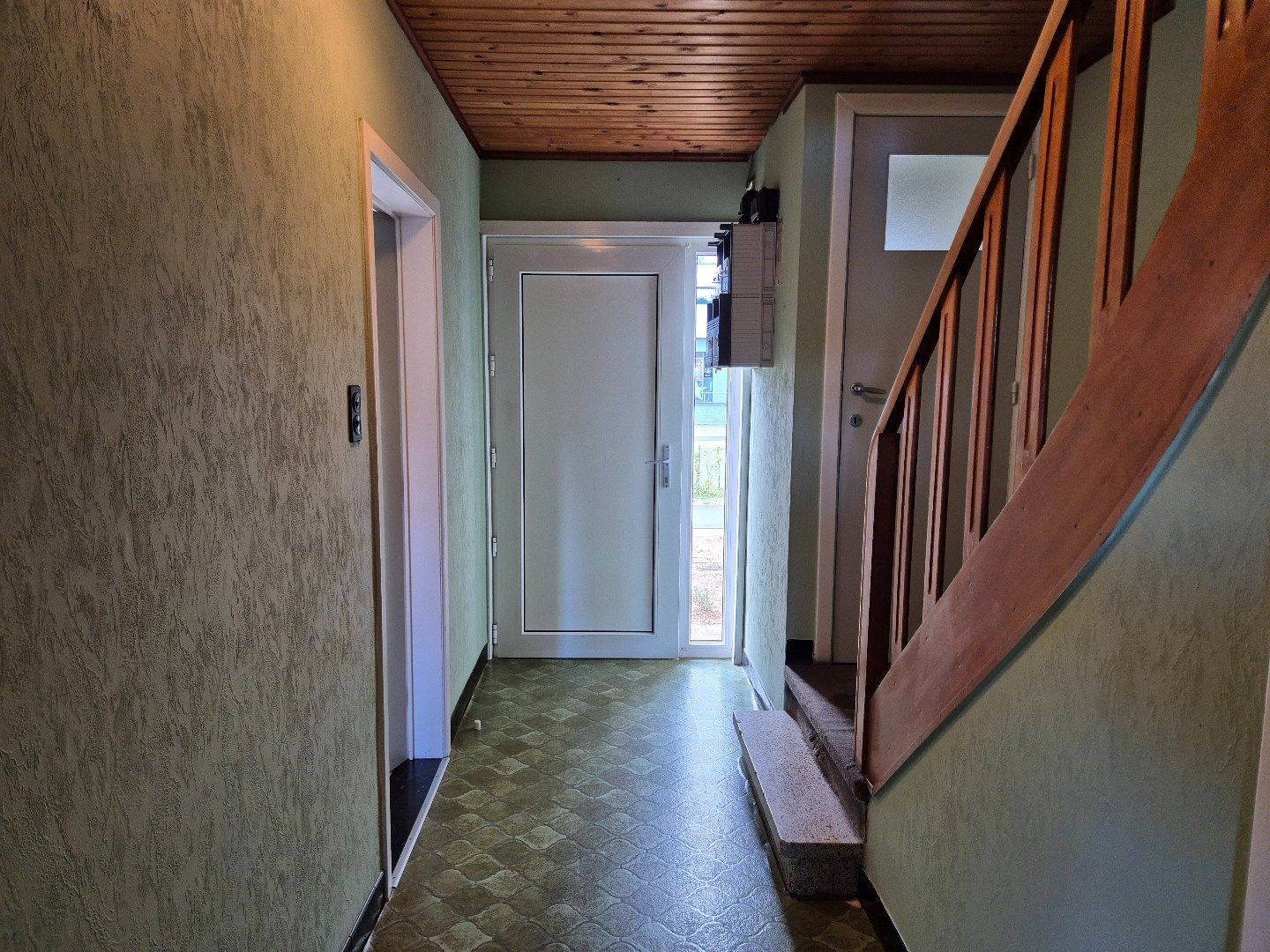 Te koop met BOD - te renoveren woning met 3 slaapkamers in Maasmechelen foto 3