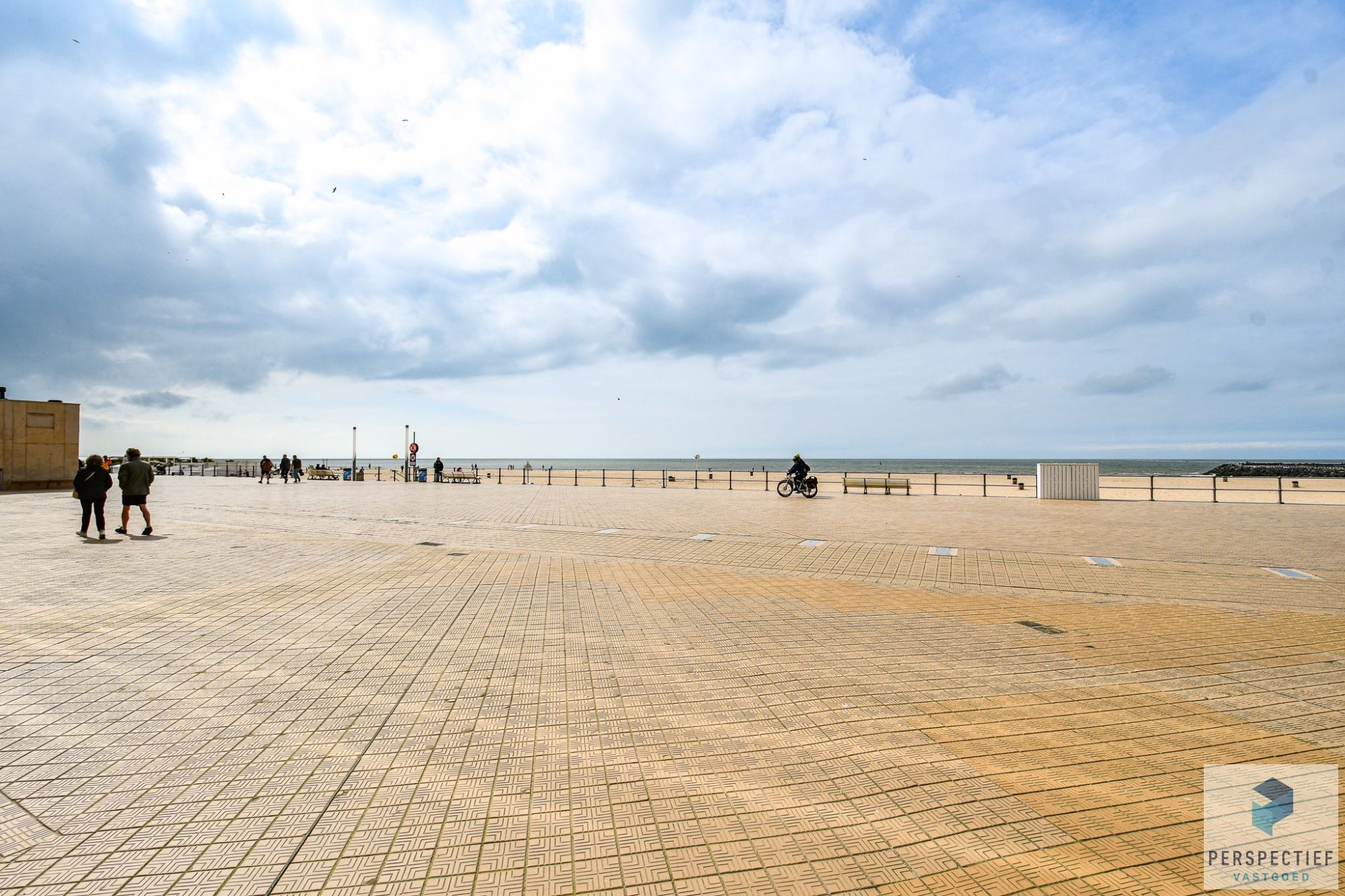 ZEEDIJK - OOSTENDE -  GROOT APPARTEMENT  met  OPEN ZEEZICHT foto 1