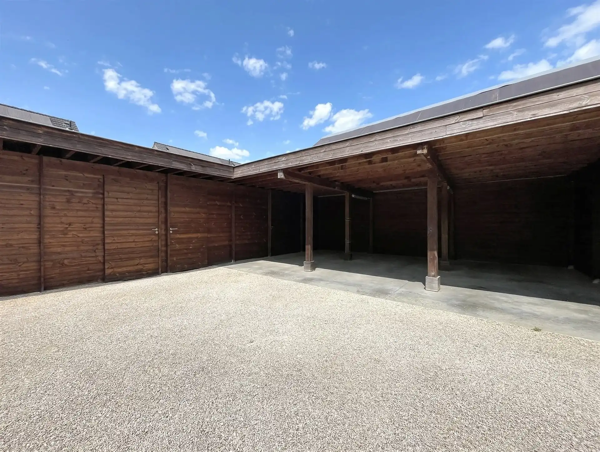 Modern 2-slaapkamer appartement met carport! foto 11
