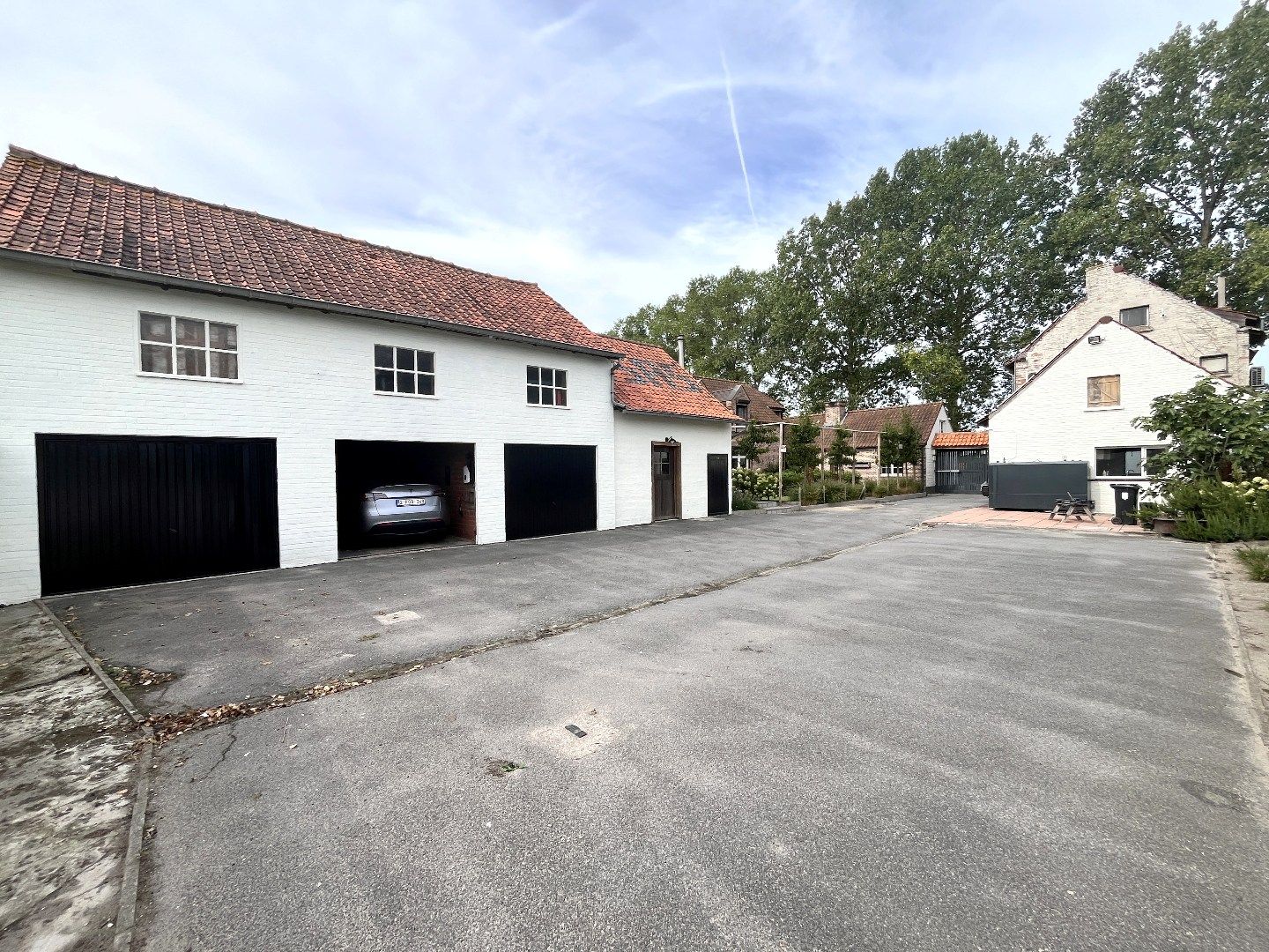 Landhuis met meerdere bijgebouwen foto 2