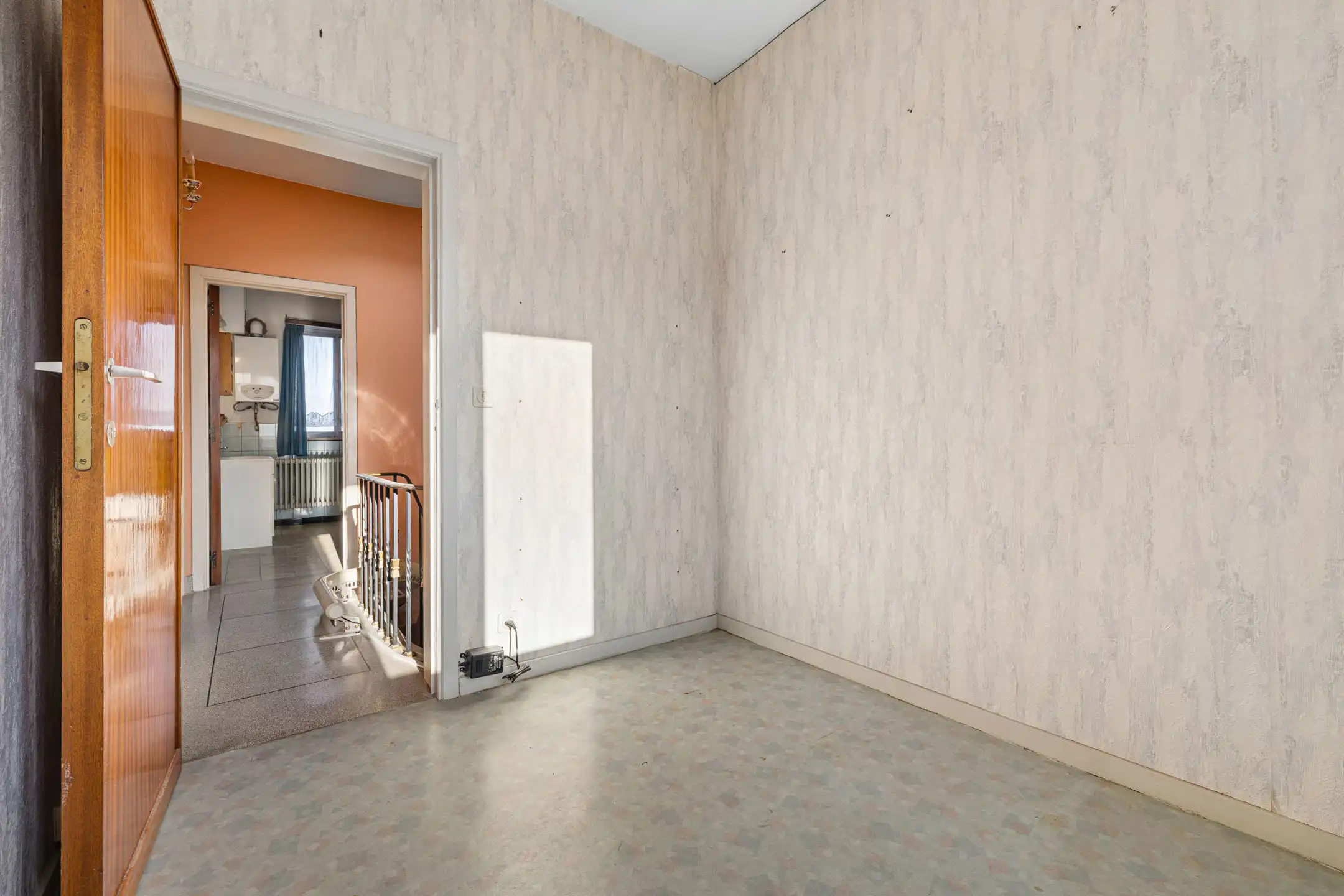 Huis met “mooie verdieping”: 2 slaapkamers + studeerkamer foto 19