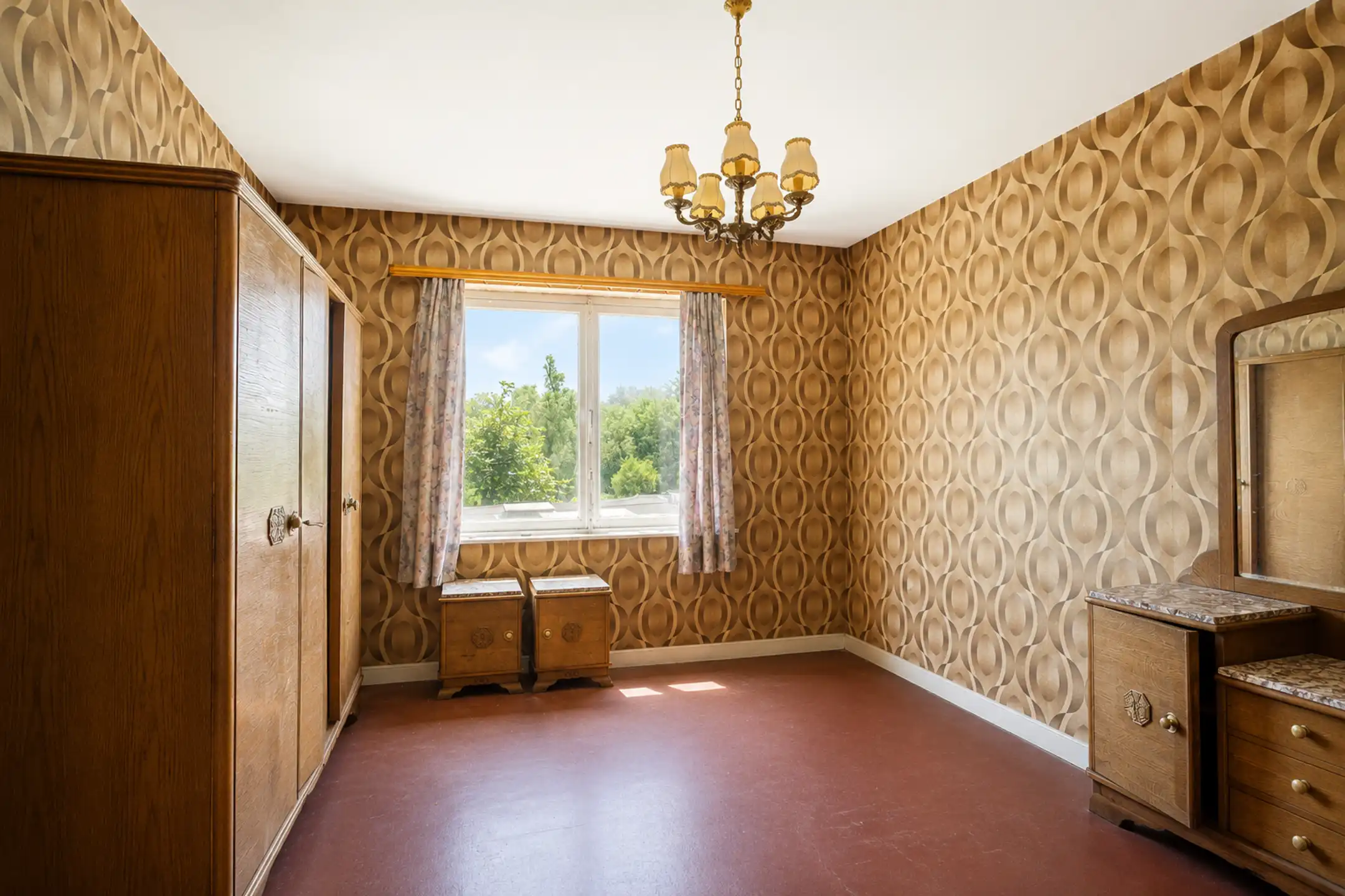 Te renoveren woning met veel potentieel op een toplocatie! foto 8