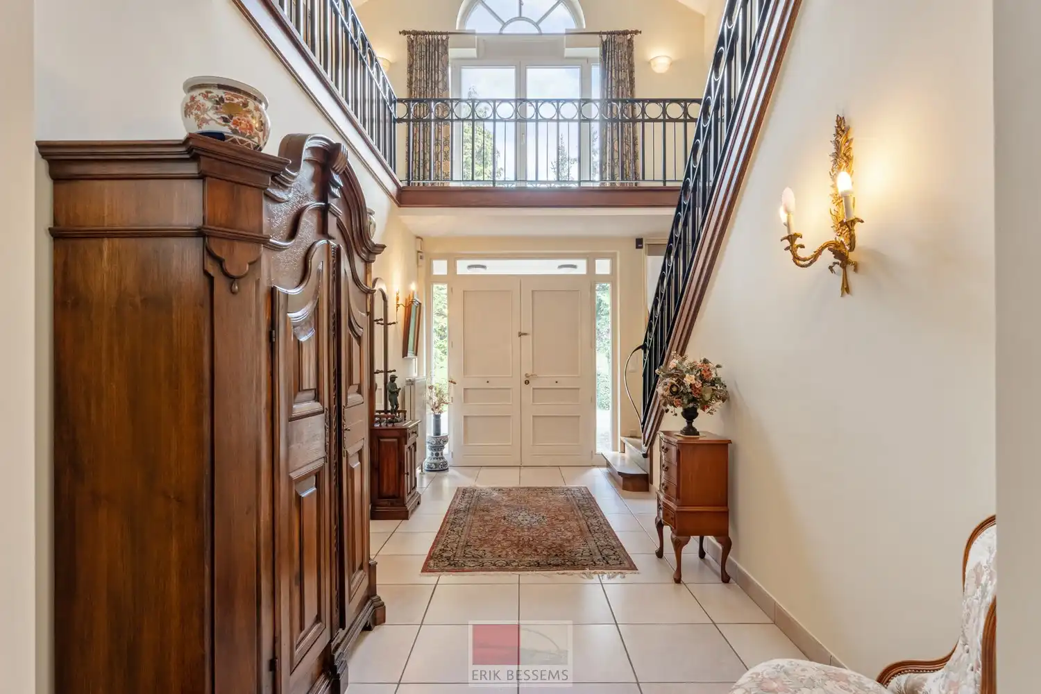 Exclusieve villa met natuurleien dak, gelegen op een unieke toplocatie in het prachtige Maasmechelen, gelegen op een perceel van 3295m². foto 3