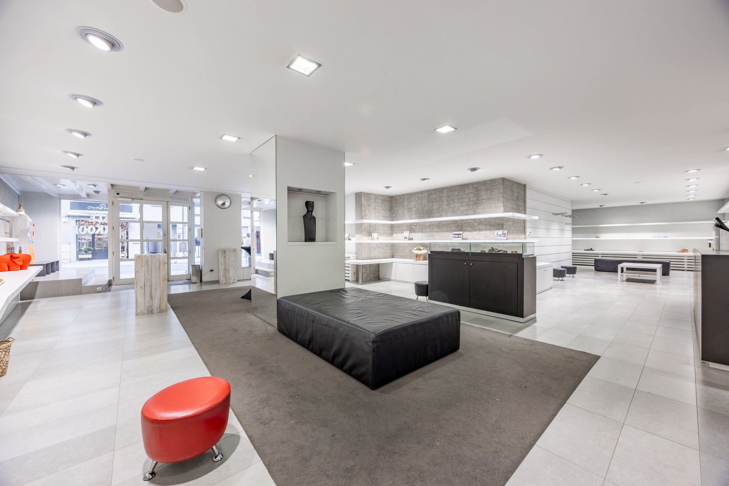 CENTRAAL GELEGEN COMMERCIEEL HANDELSPAND foto 5