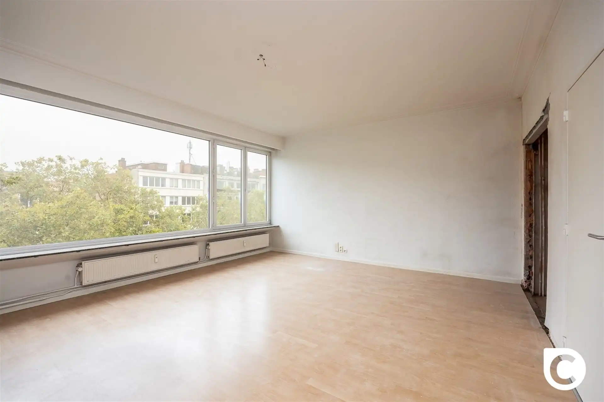 Te renoveren appartement met terras  foto {{pictureIndex}}