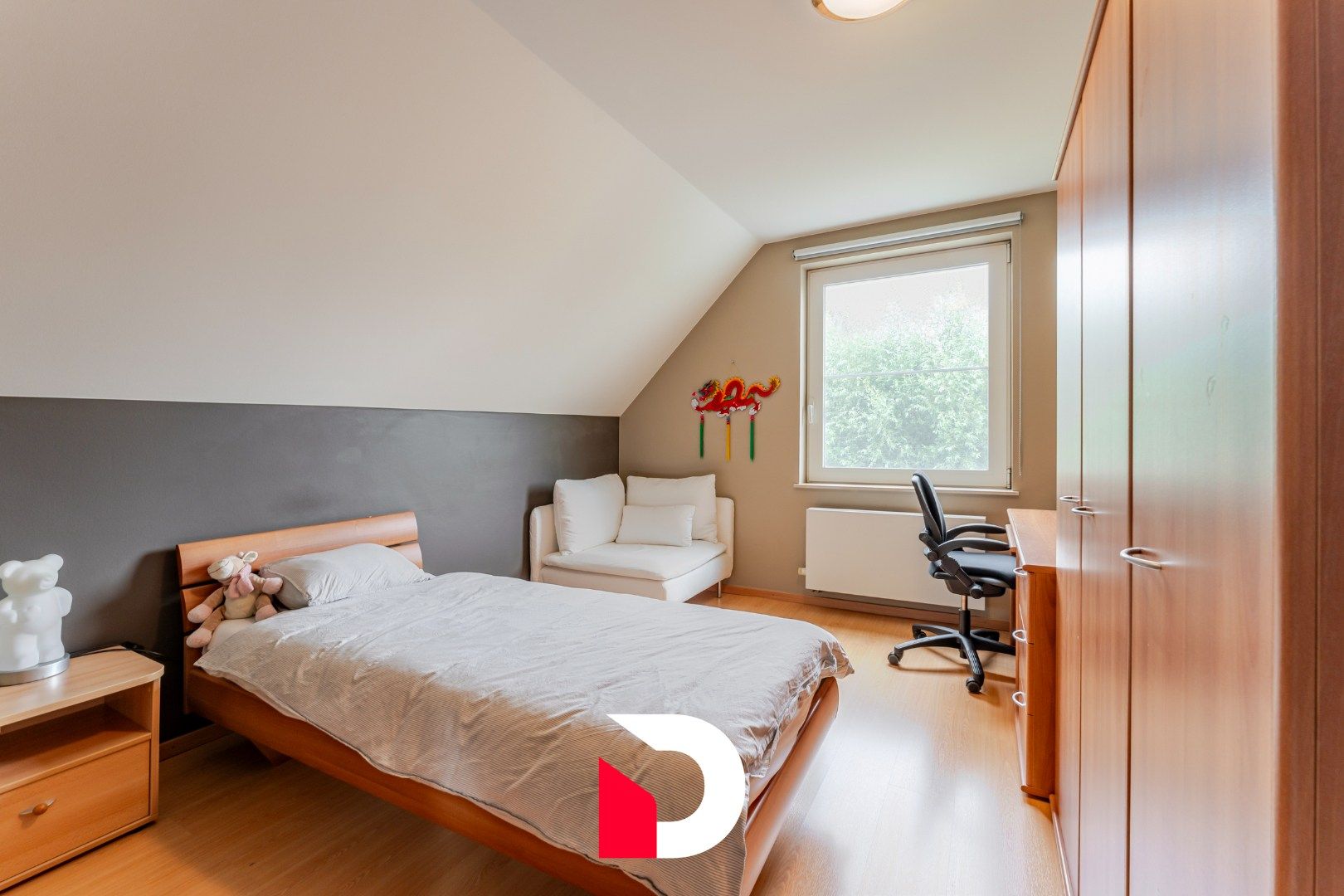 Vrijstaande woning met zwembad op een beheersbaar perceel met 4 slk.'ers  in kindvriendelijke woonwijk. foto 14