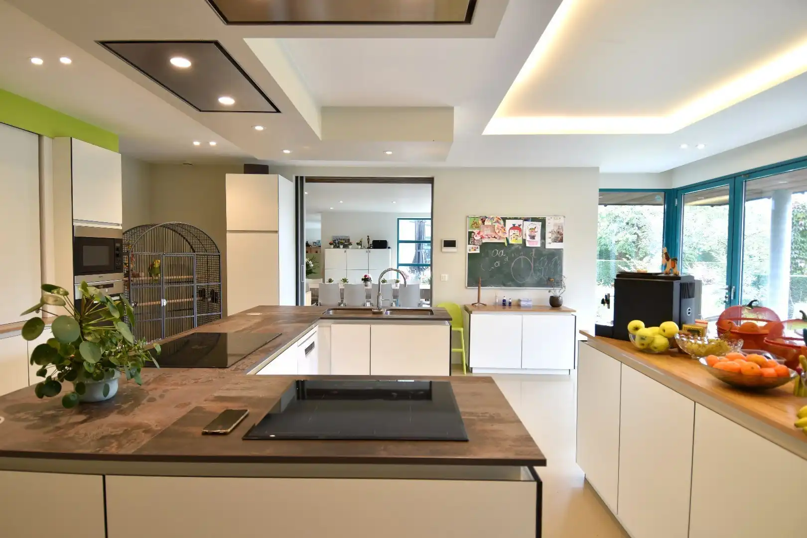 Uitzonderlijk vastgoed te koop op een zeer royaal perceel (2103 m²) in Gullegem foto 4