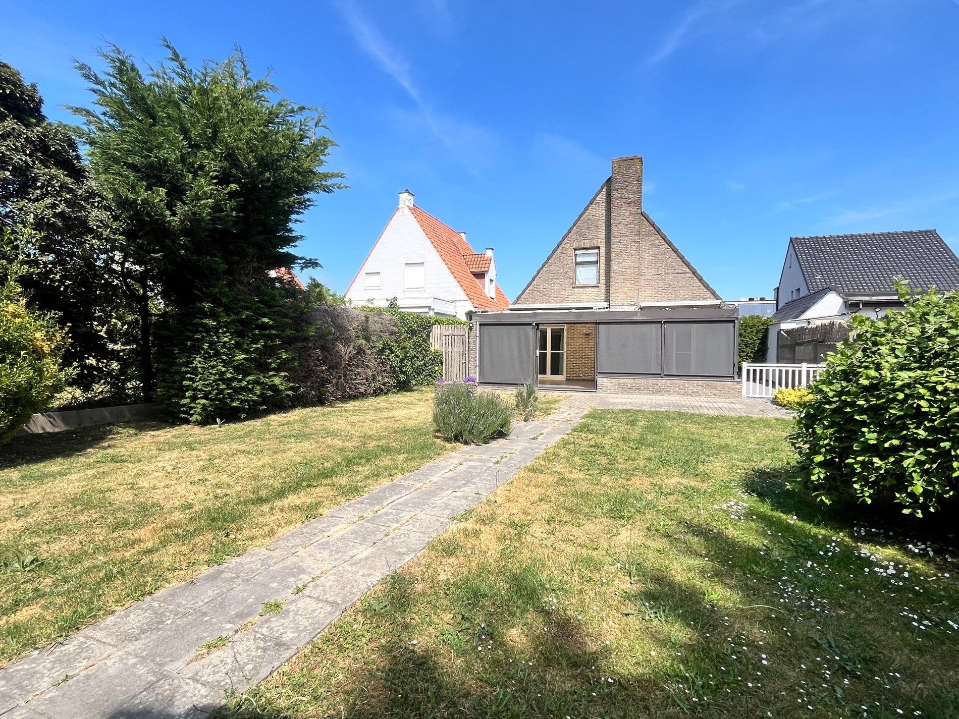 Alleenstaande woning met grote tuin en garage te Knokke foto 8