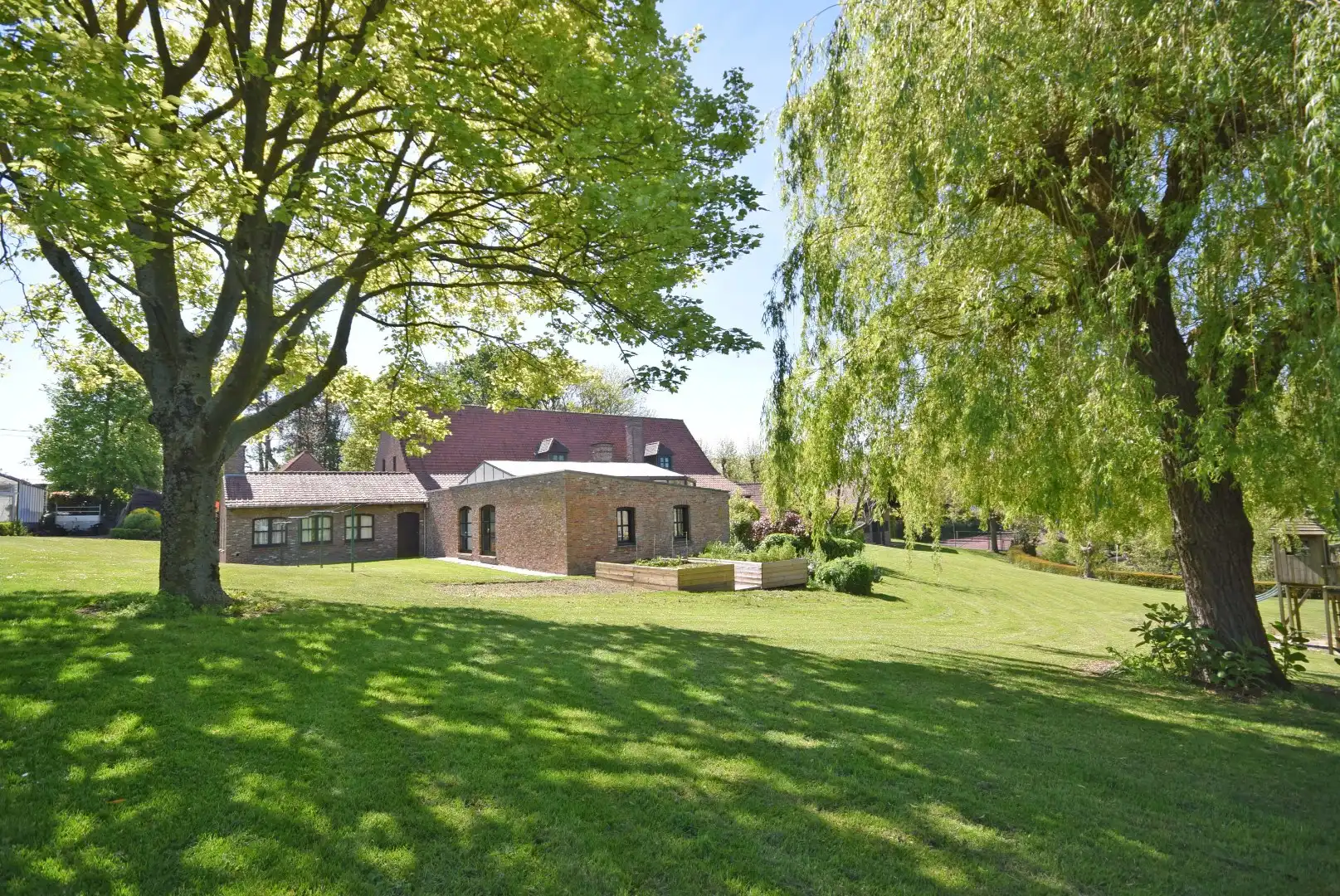 UITZONDERLIJK LANDHUIS MET FRAAIE TUINEN - VIJVER - WEIDES ... foto 5