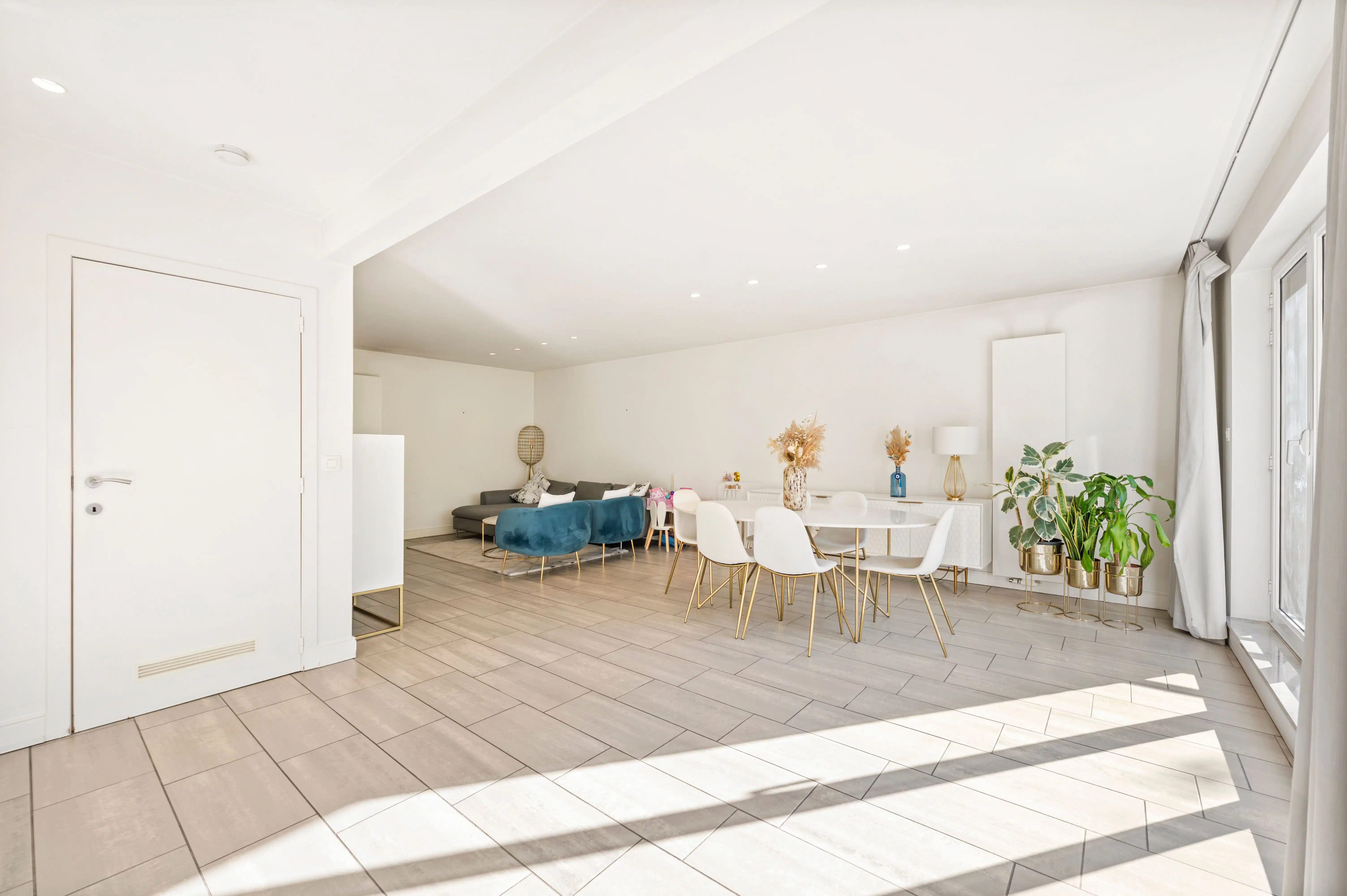 Instapklaar appartement met zonnig terras en garagebox in Brasschaat! foto 3