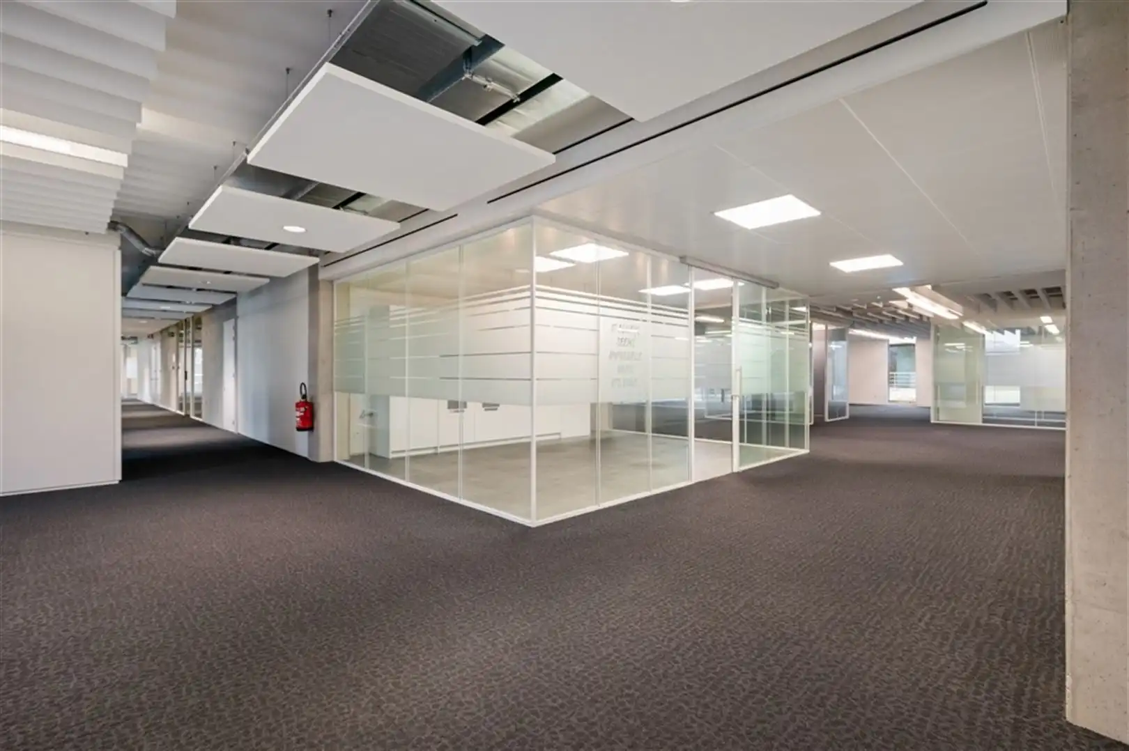 Kantoorgebouw foto 7