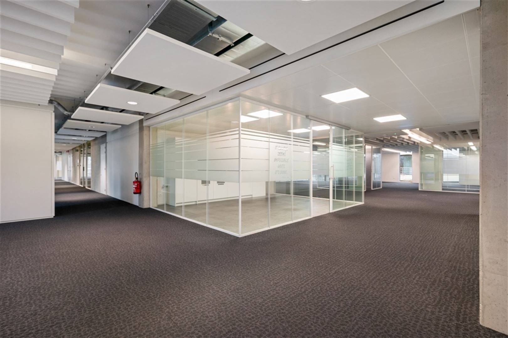 Kantoorgebouw foto 7