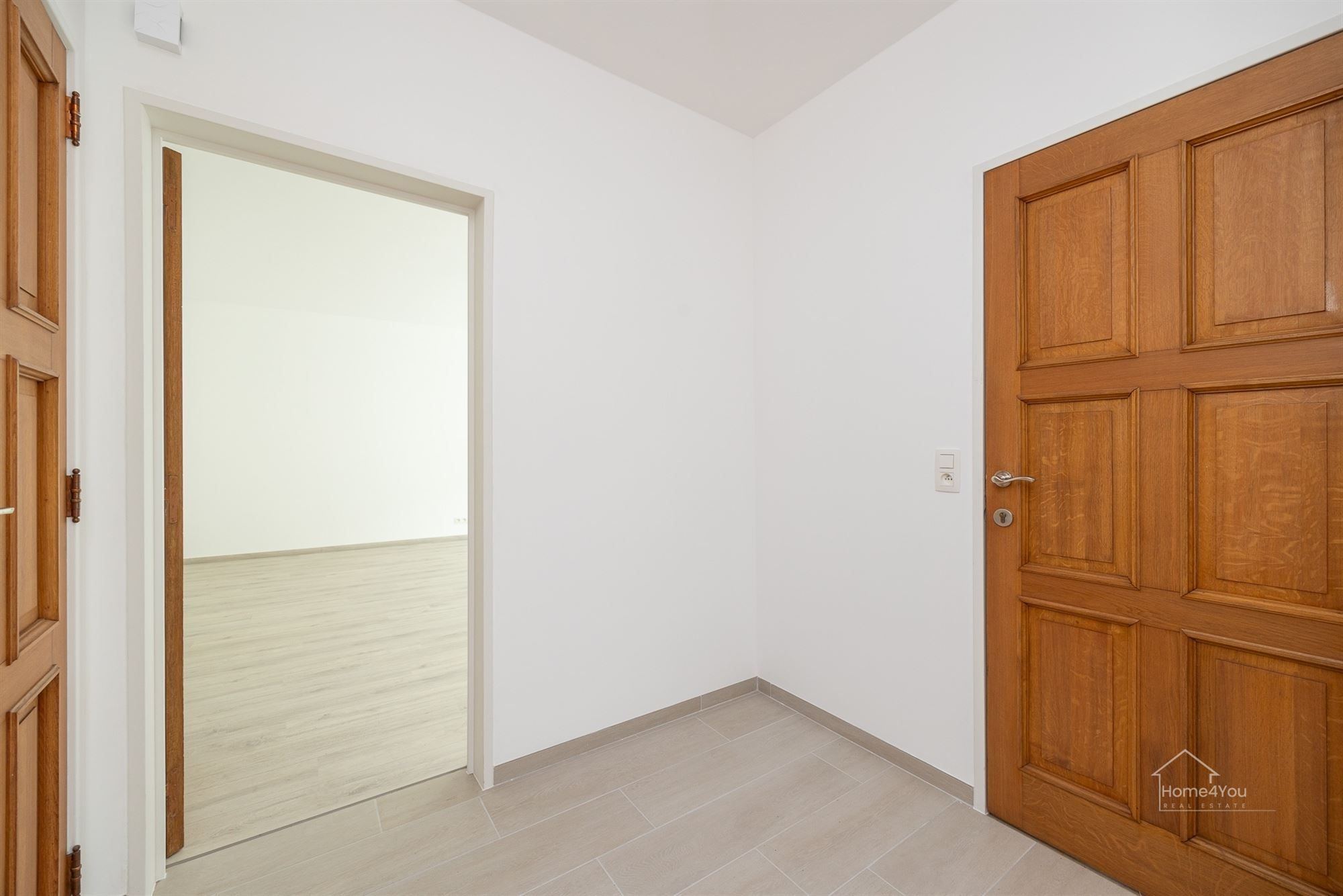 Vernieuwd en zonnig 2 slaapkamer appartement foto 3