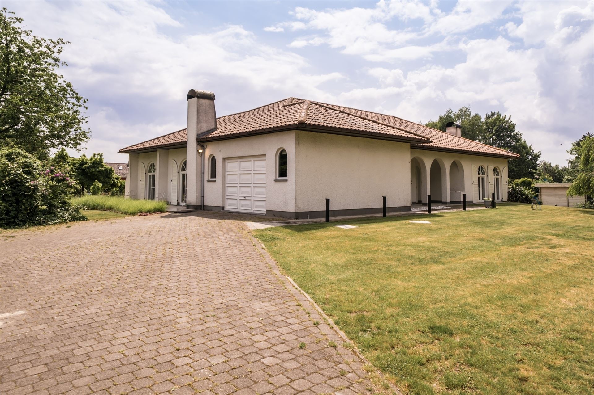 Prachtige instapklare woning op een achterliggend perceel met tuin en zwembad in een rustige woonwijk te Tremelo foto 4