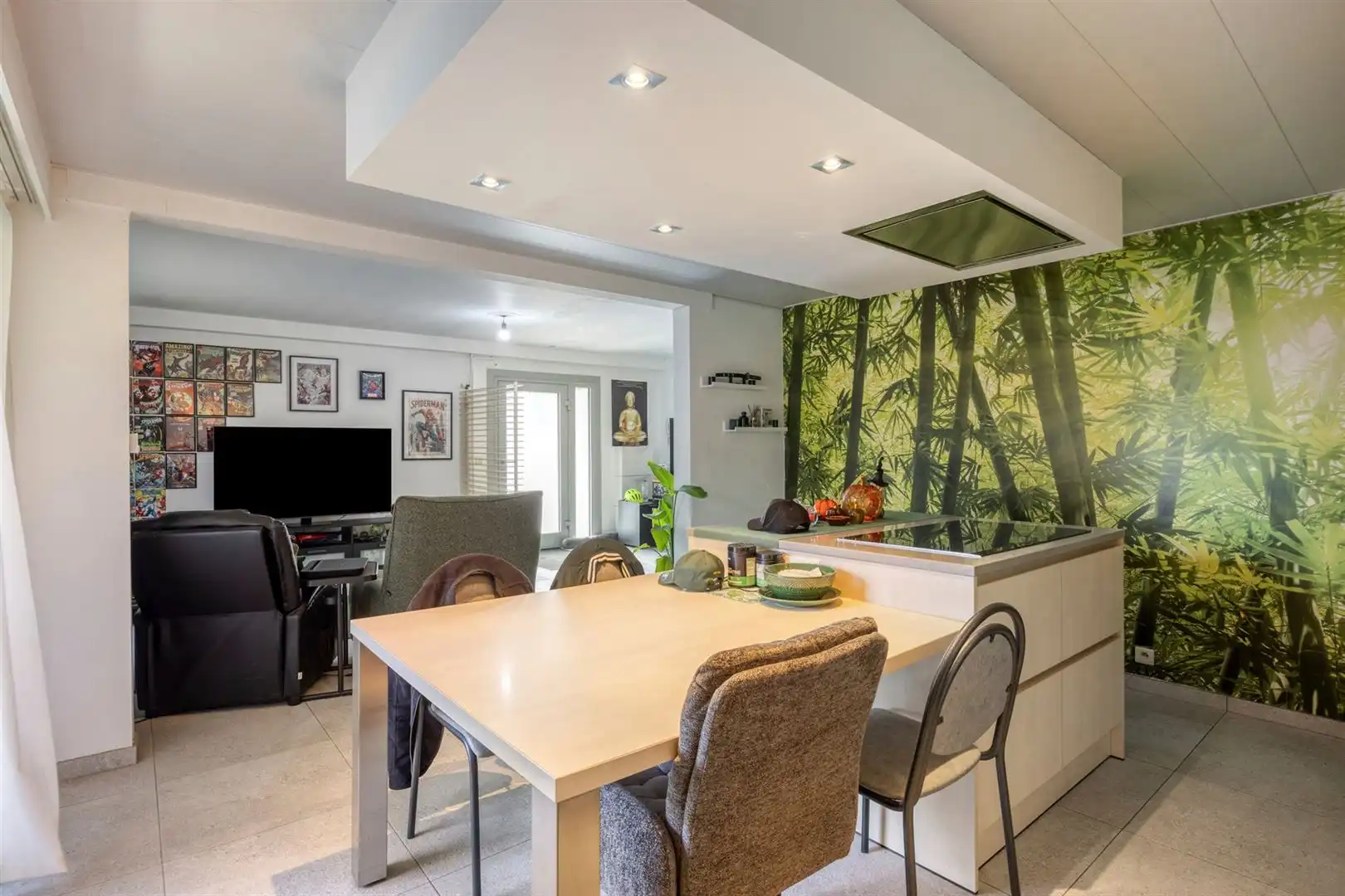 TE KOOP: Gerenoveerd appartement met 2 slaapkamers, terras en garage te Heusden! foto 8