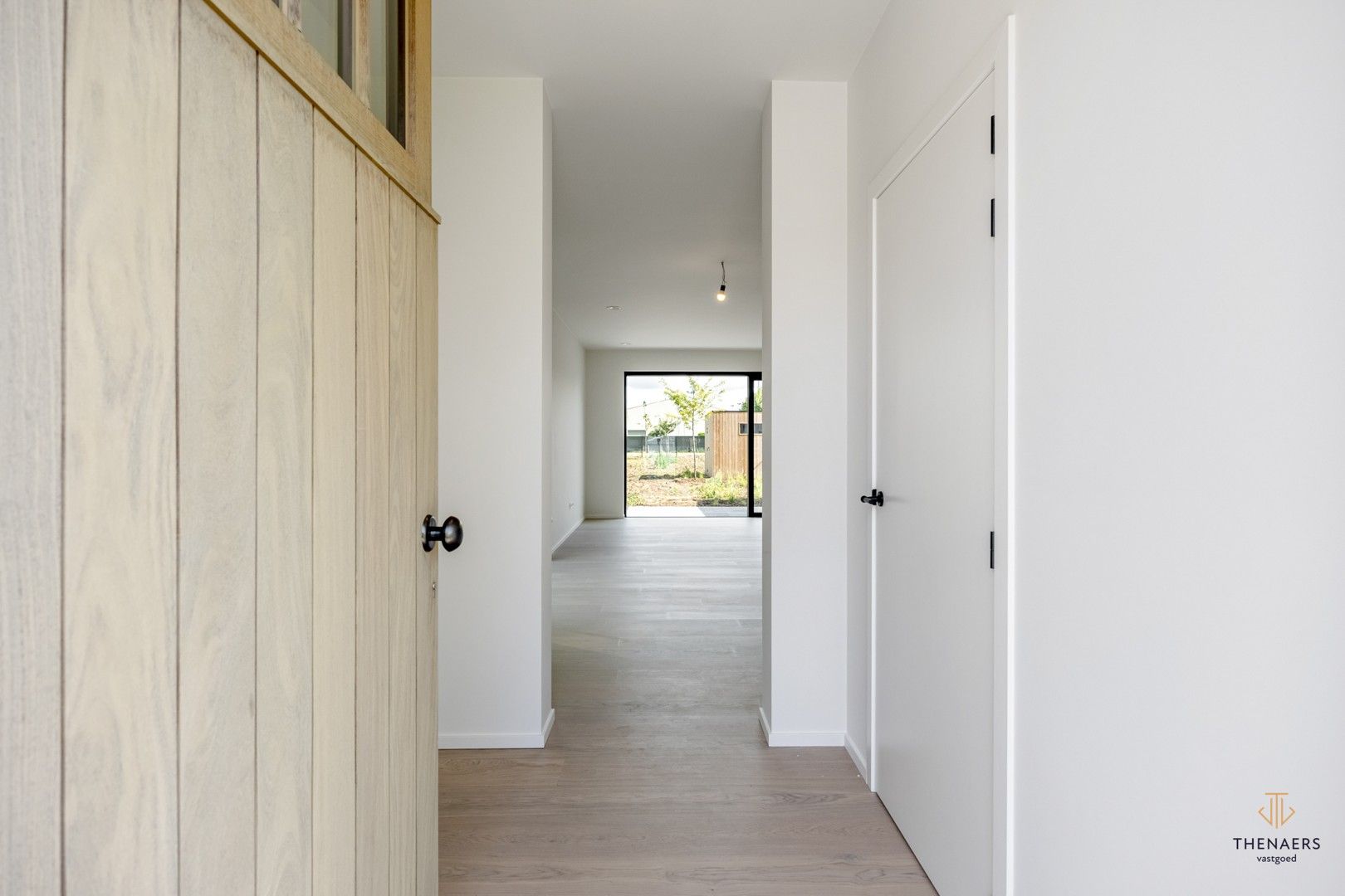 INSTAPKLARE LUXE EN ENERGIEZUINIGE NIEUWBOUWWONING MET 3 SLAAPKAMERS EN AANGELEGDE TUIN. foto 8
