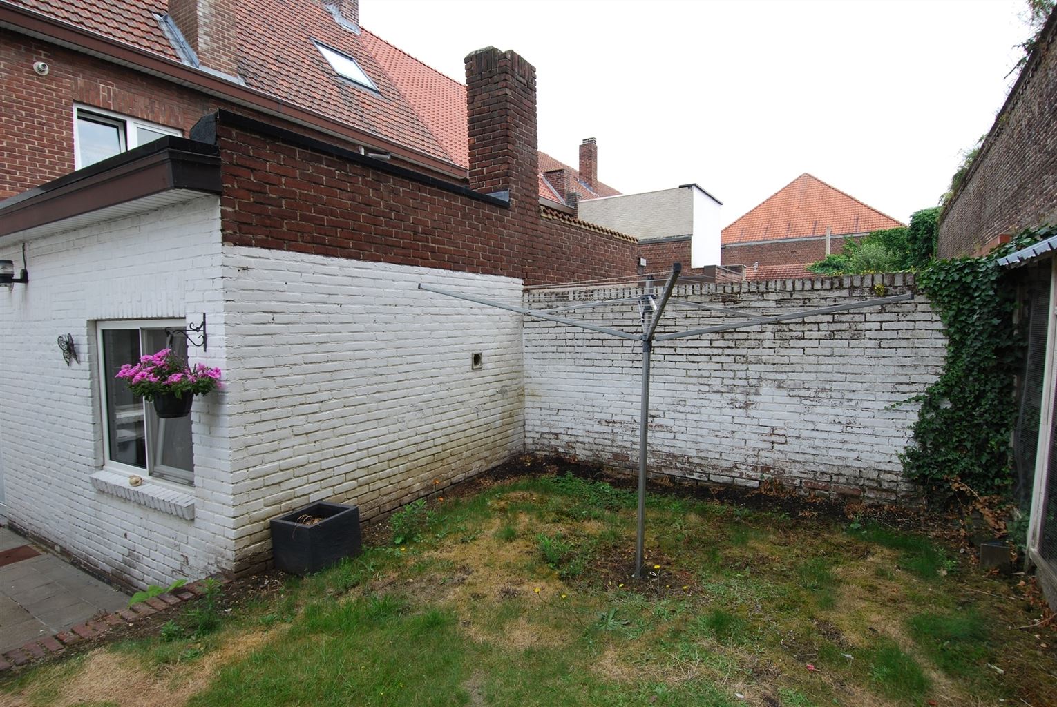 Ruime stadswoning met koer en tal van mogelijkheden, gelegen in het centrum van Maaseik foto 10