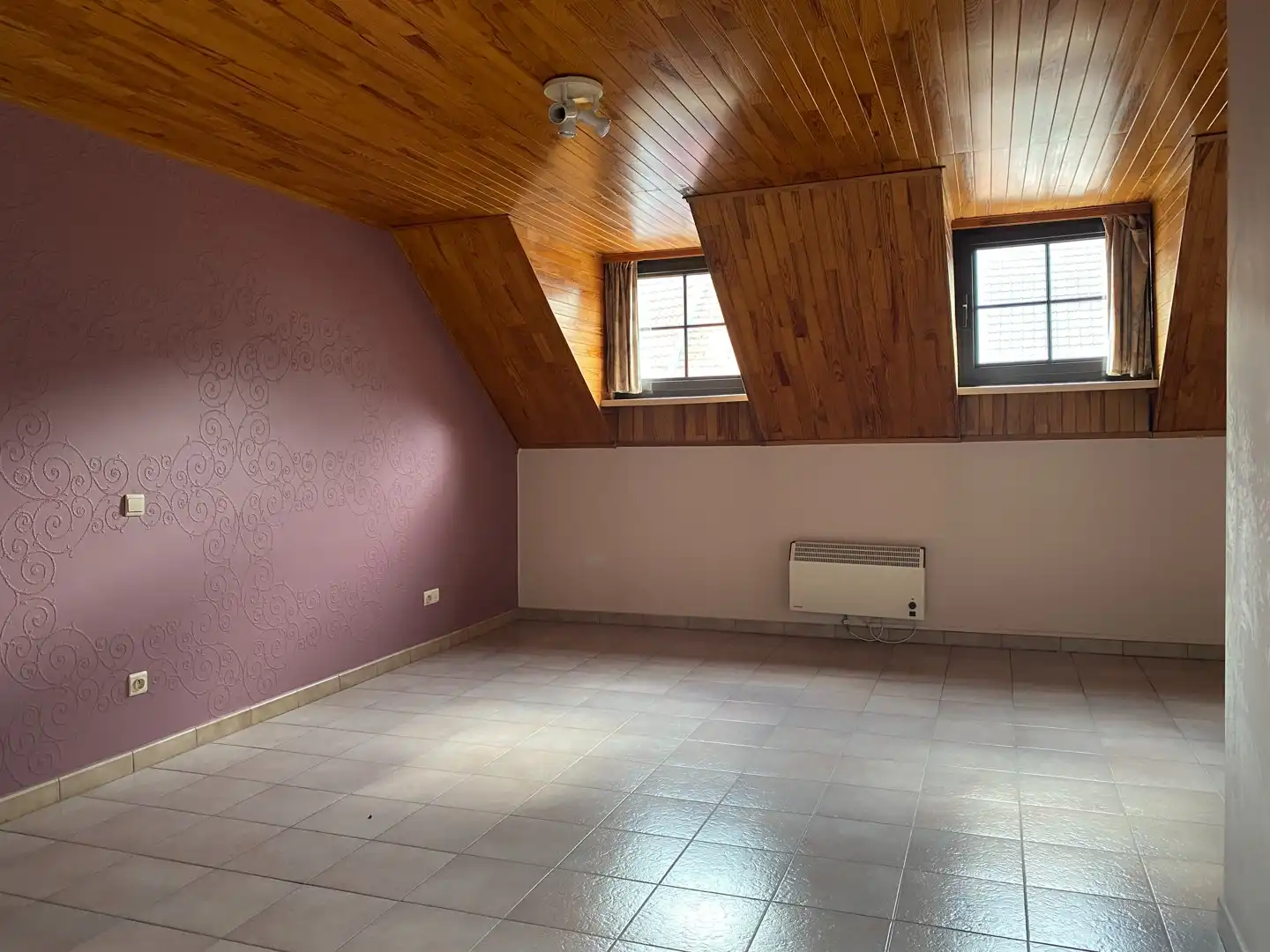 Charmante rijwoning met 2 slpk en koer foto 8