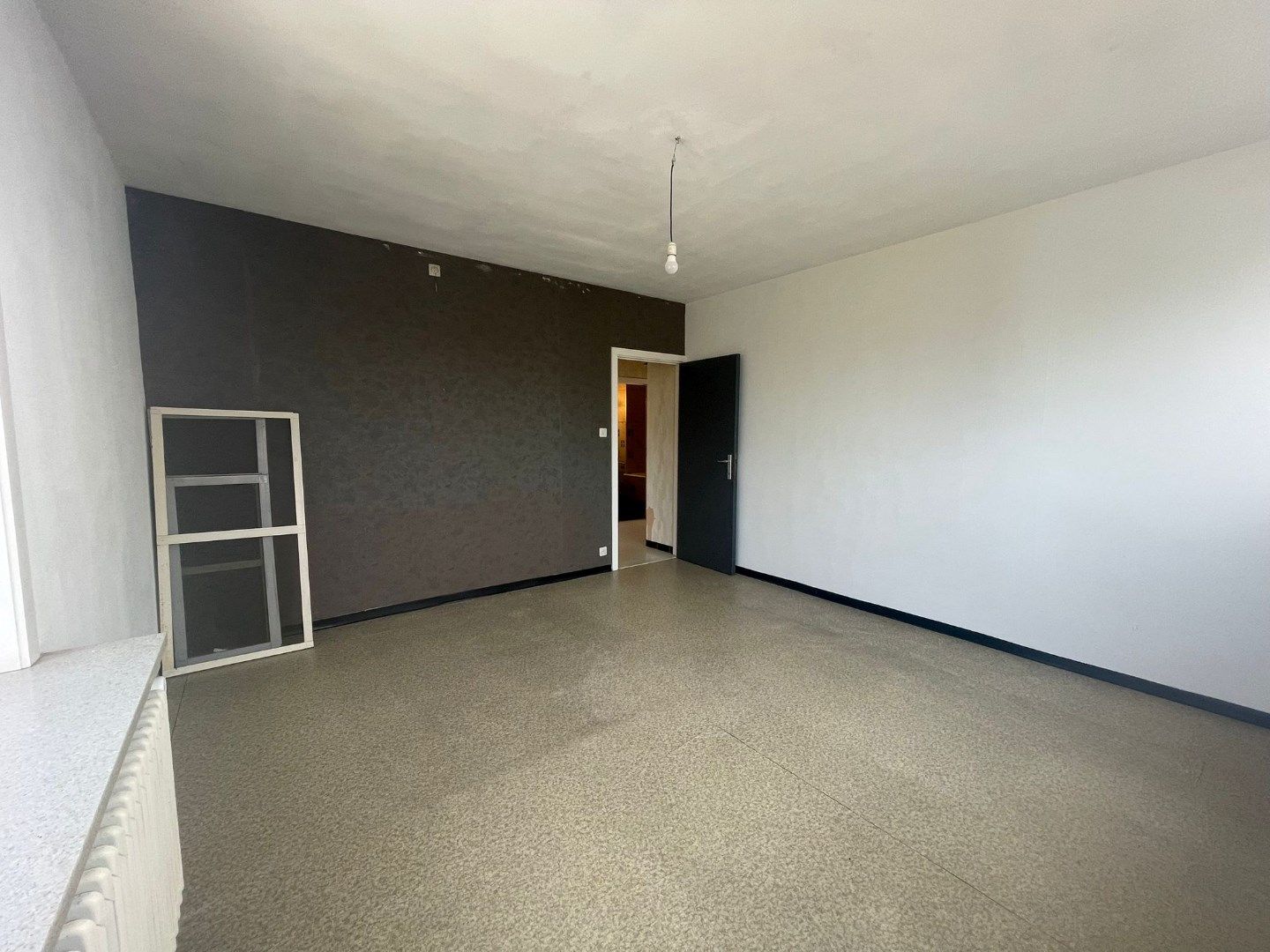 Te vernieuwen hoekappartement met terras in rustige straat in het hartje van Sint-Kruis. foto 8