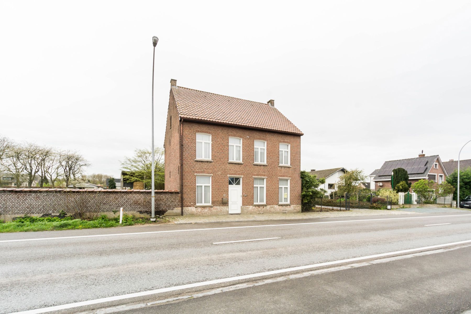 Karaktervolle burgerwoning met praktijkruimte, garage & tuin foto 5