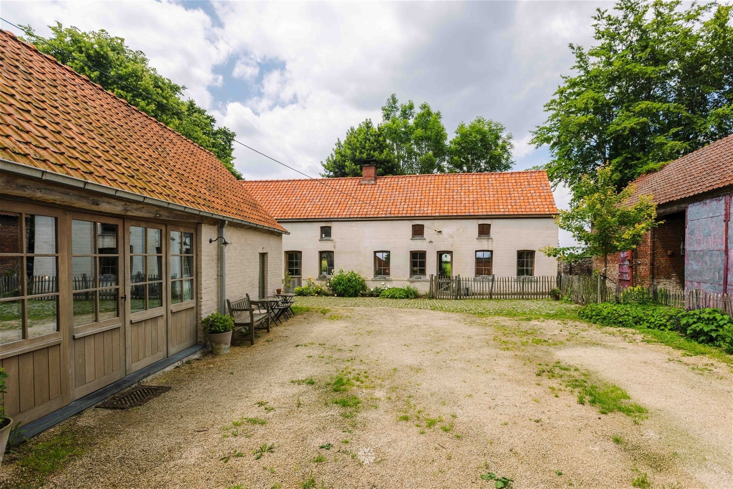 uniek gelegen vierkantshoeve in Schorisse foto 2