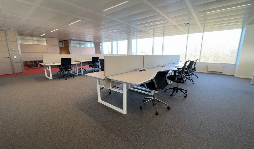 Gemeubelde kantoren met dienstverlening te huur in AA Tower te Zwijnaarde foto 3