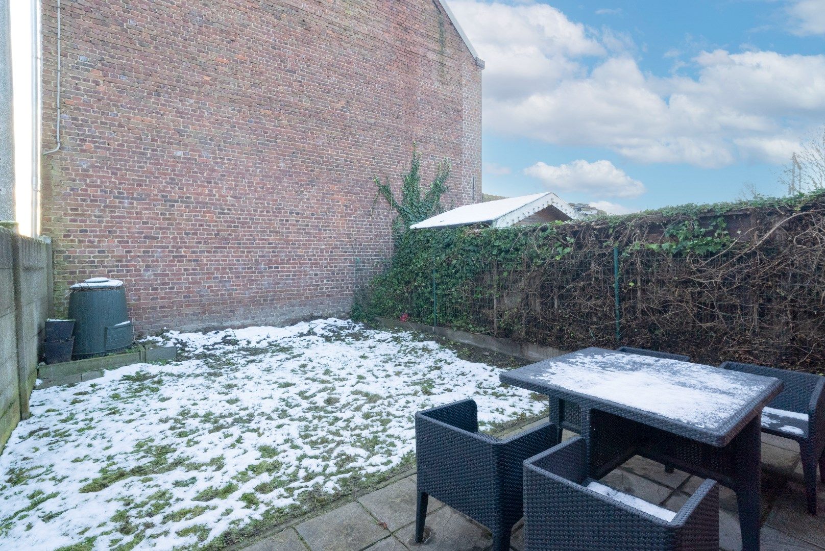 Ruime hoekwoning met tuin en garage foto 13