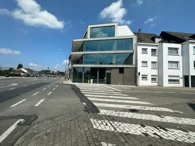 Commercieel handelspand te huur op toplocatie aan station Ingelmunster foto 2