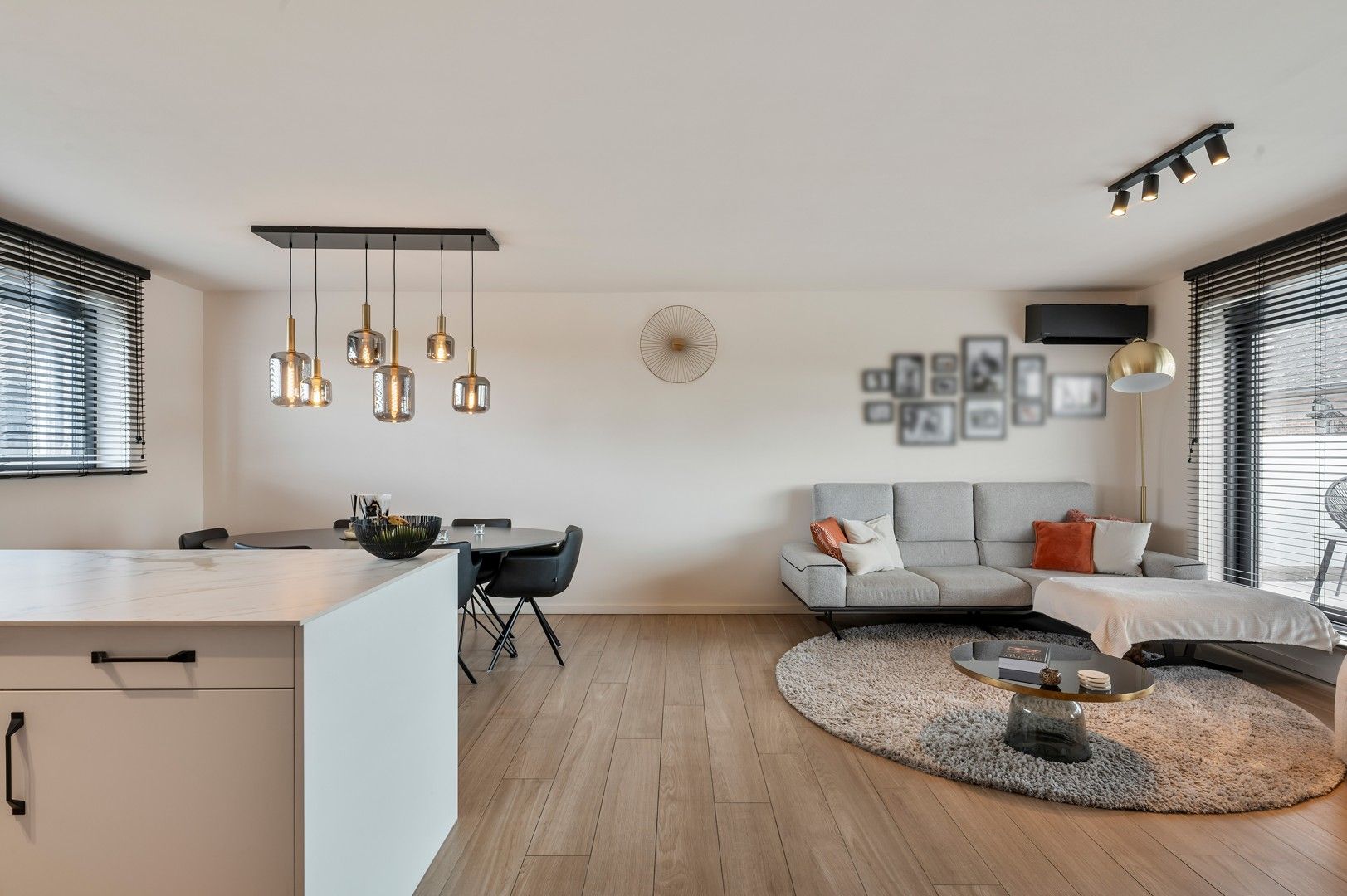 Instapklaar dakappartement met terras in het centrum van Putte foto 3