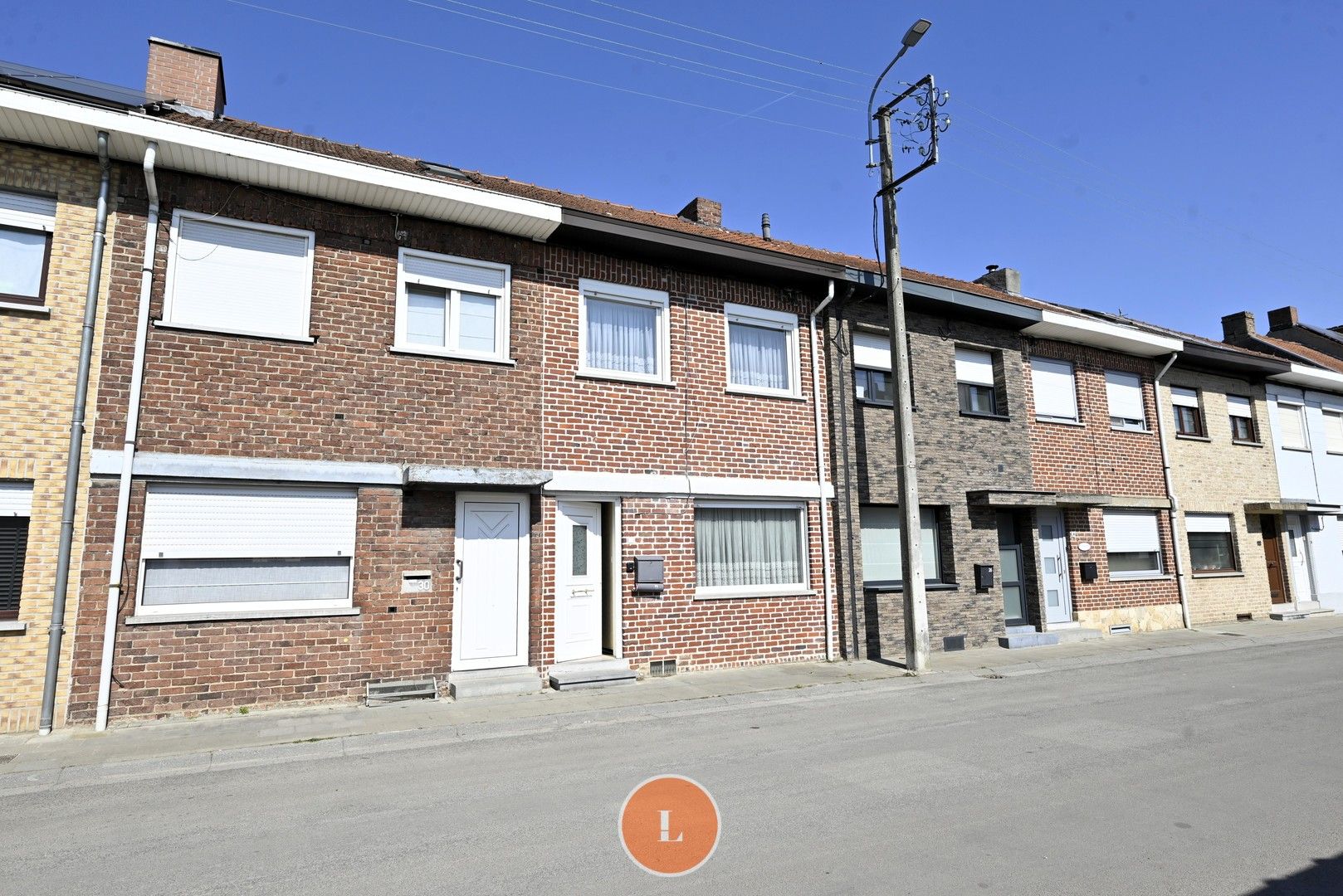 Te koop woning met garage te Harelbeke foto {{pictureIndex}}