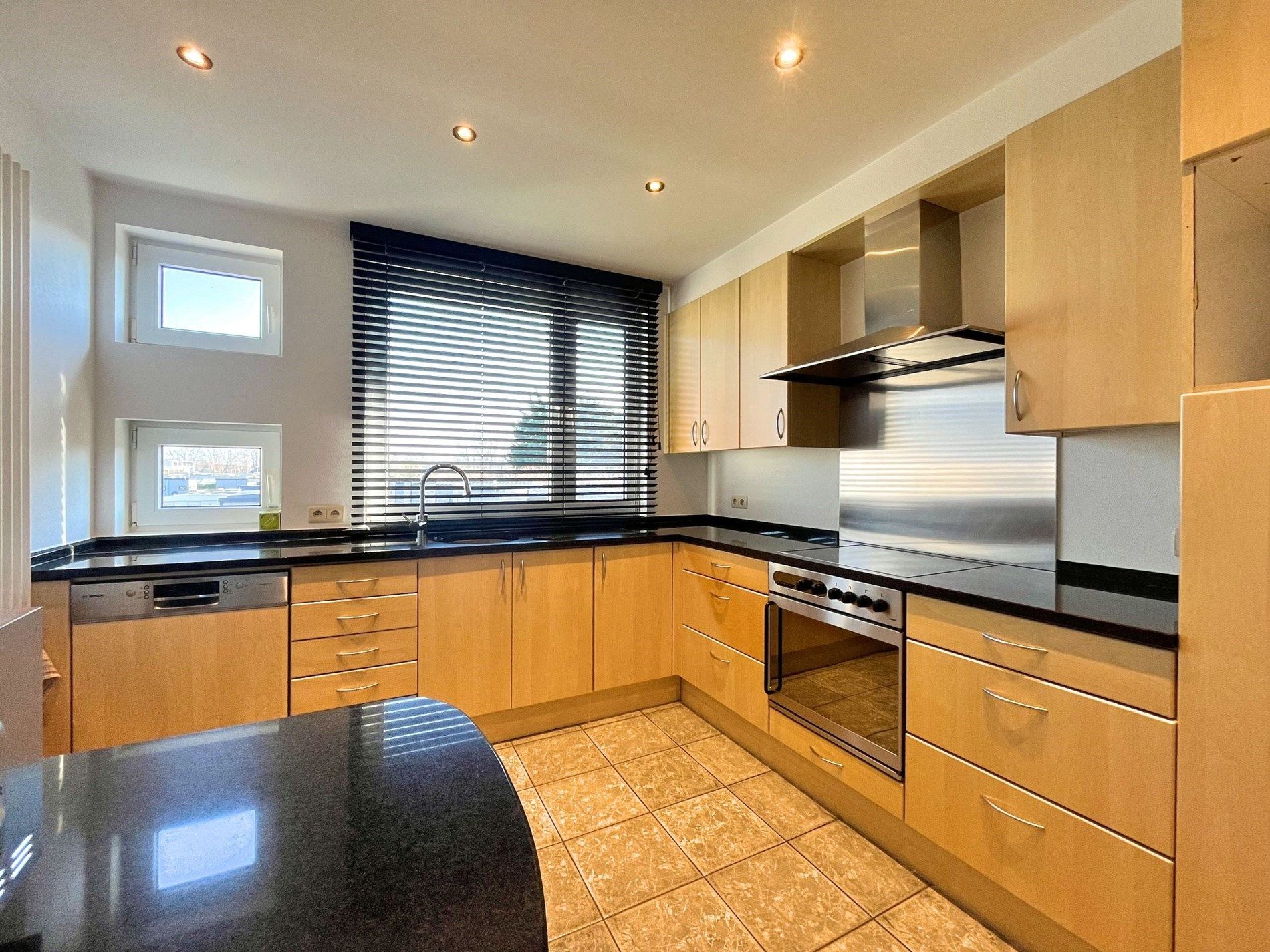 Leuke bel-étage woning met garage te Knokke foto 7
