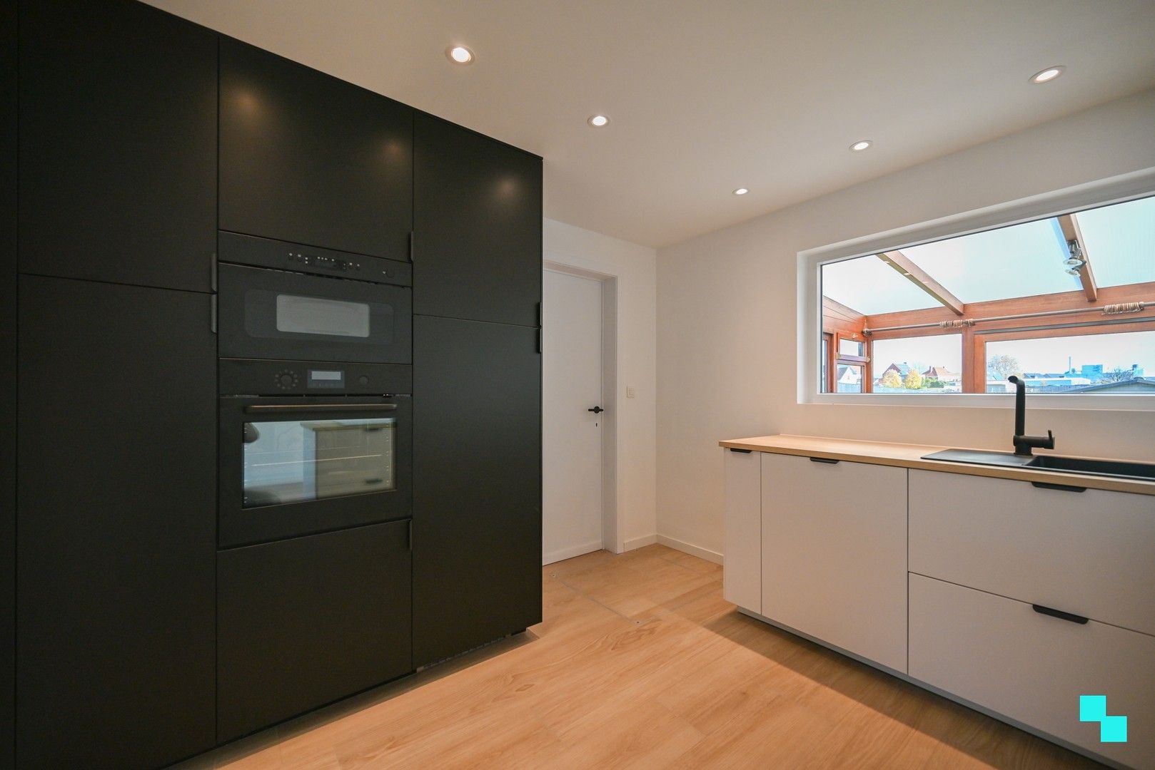 Instapklare eengezinswoning in een rustige buurt in Oostrozebeke! foto 8