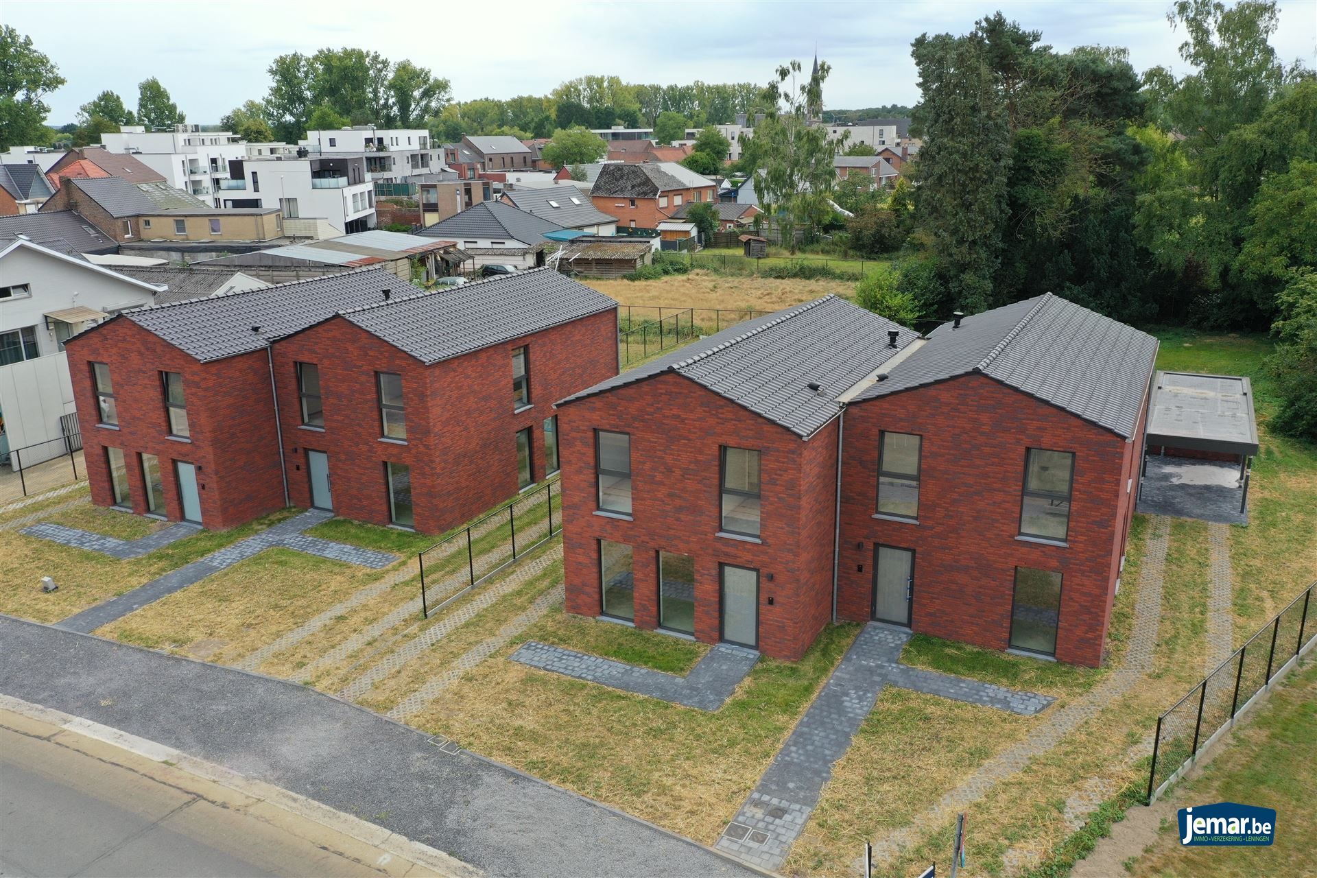 4 nieuwbouwwoningen met tuin. 6% BTW mogelijk!!! foto {{pictureIndex}}