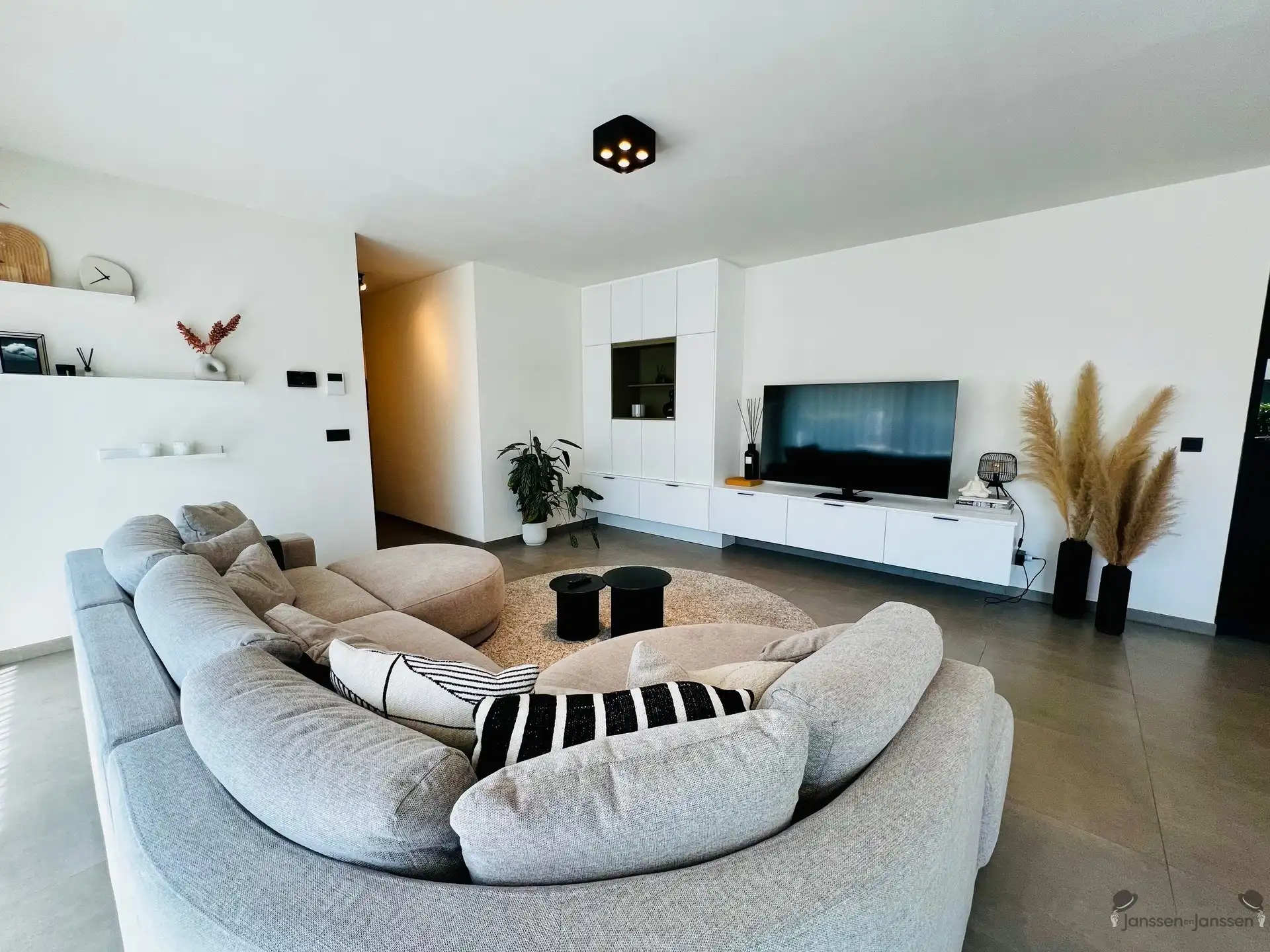 Nieuwbouw appartement glkvlrs met tuin, carport en buitenberging foto 4