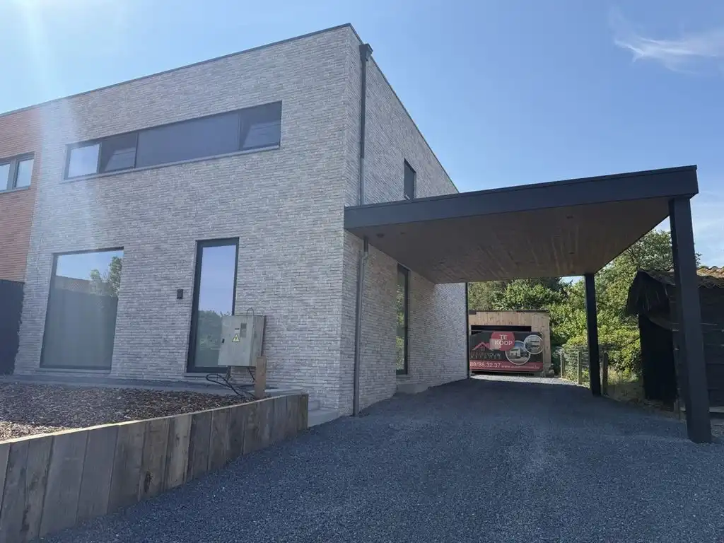 Stijlvolle nieuwbouwwoning met moderne architectuur foto 3