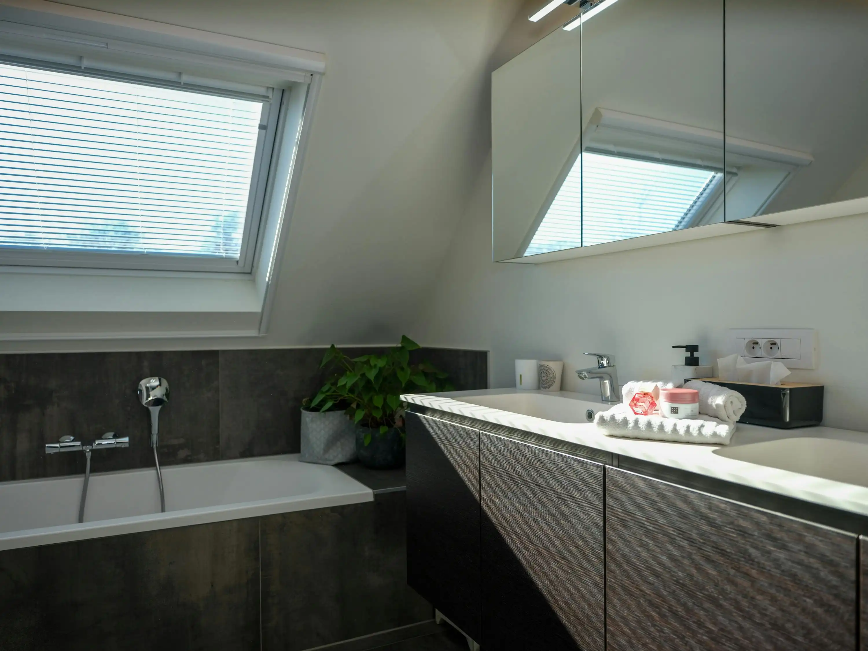 Huis met 4 slaapkamers op een rustige locatie in Oostkamp  foto 13