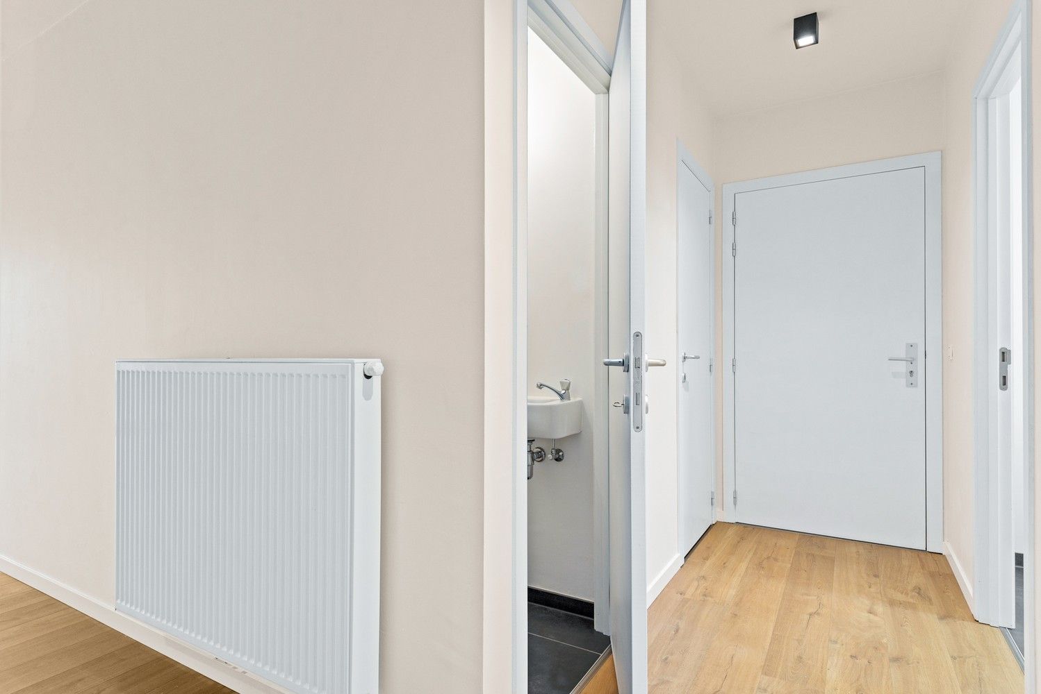 Modern appartement met 2 slaapkamers, terras & autostaanplaats op toplocatie in Lier! foto 9