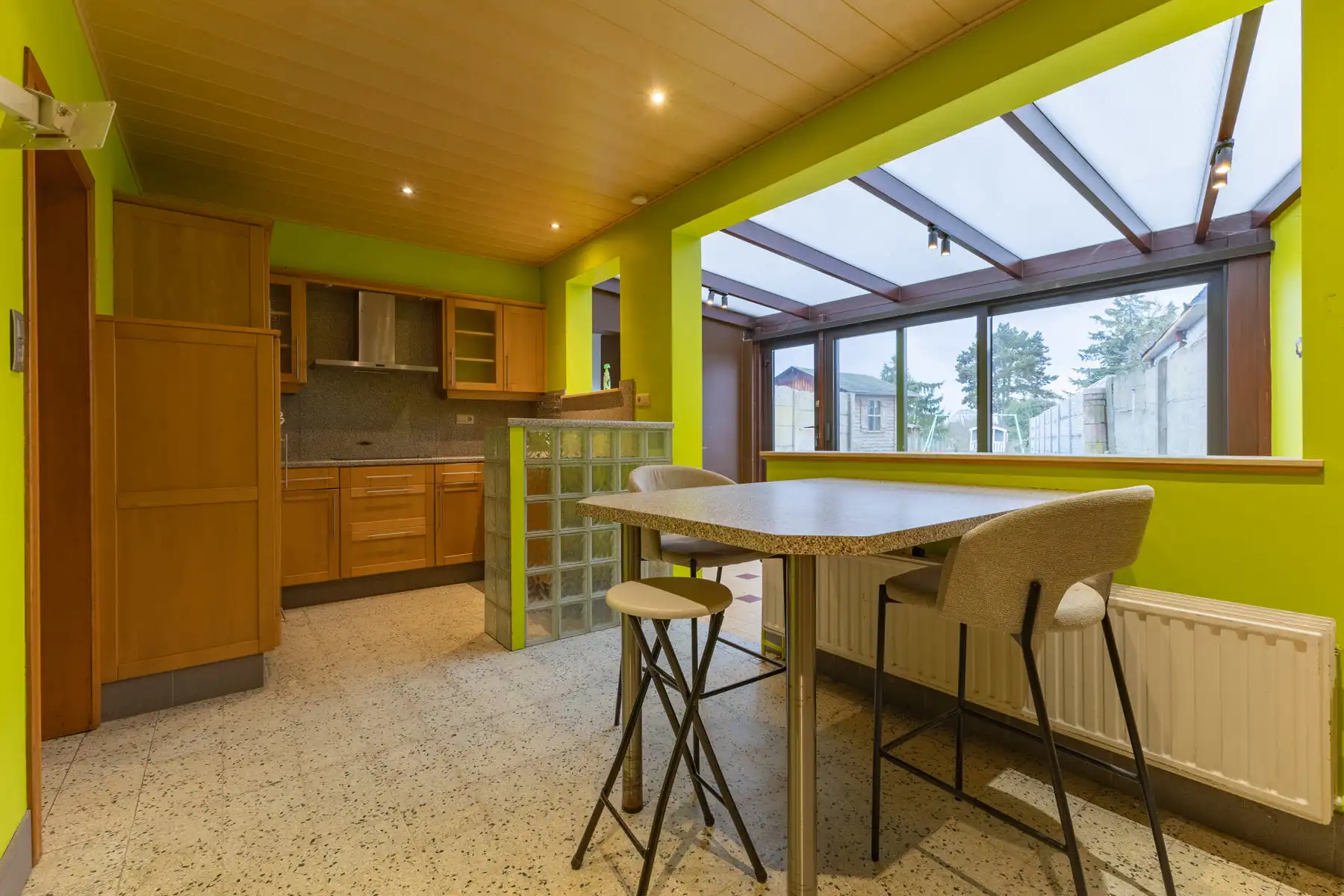 Ruime en gunstig gelegen woning met 3 slaapkamers en garage foto 8