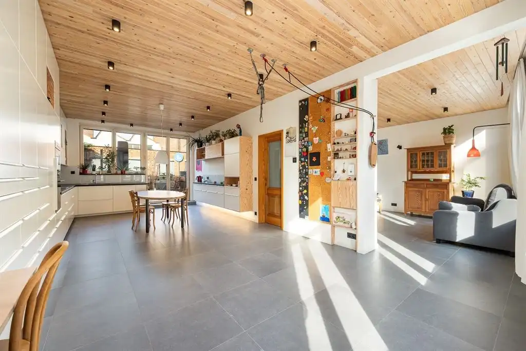 Ruime woning met dakterras en atelier foto 2