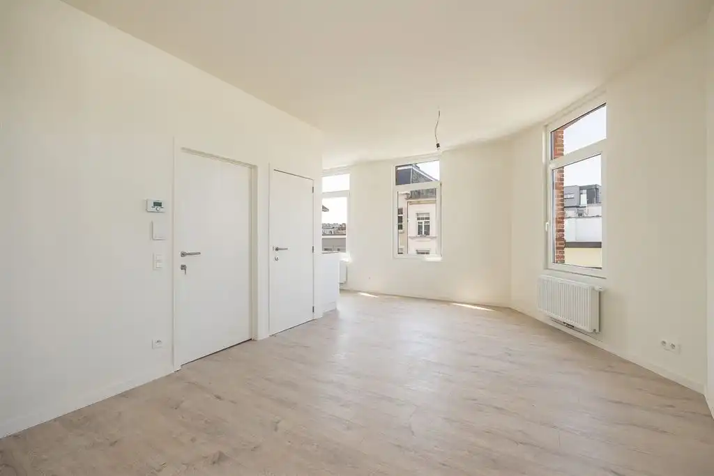 Verhuurd Handelspand en gerenoveerd appartement foto 11